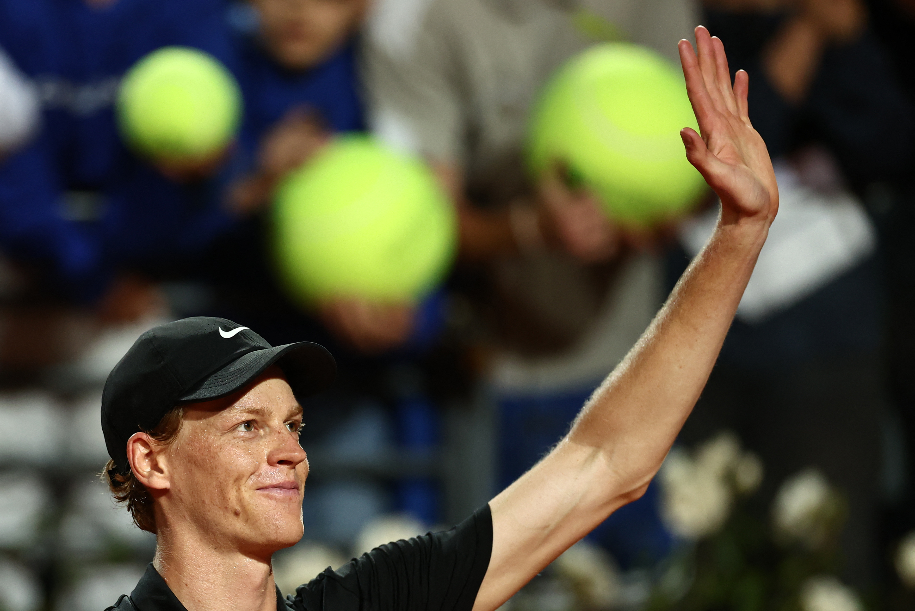 2025-05-10T192108Z_1082111397_UP1EL5A1HR6A9_RTRMADP_3_TENNIS-ROME