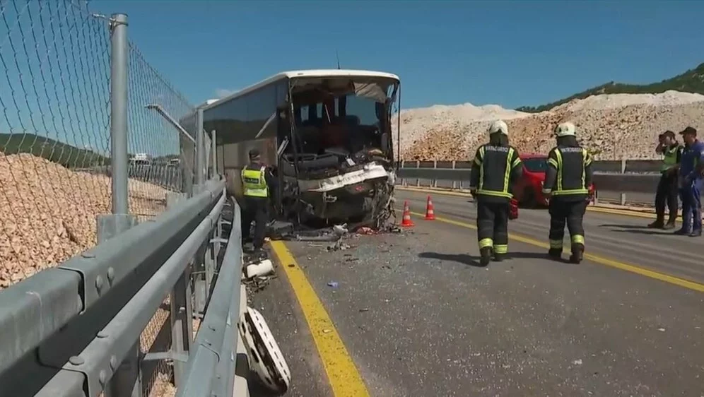 63087286-sudar-autobusa-na-autocesti-a1