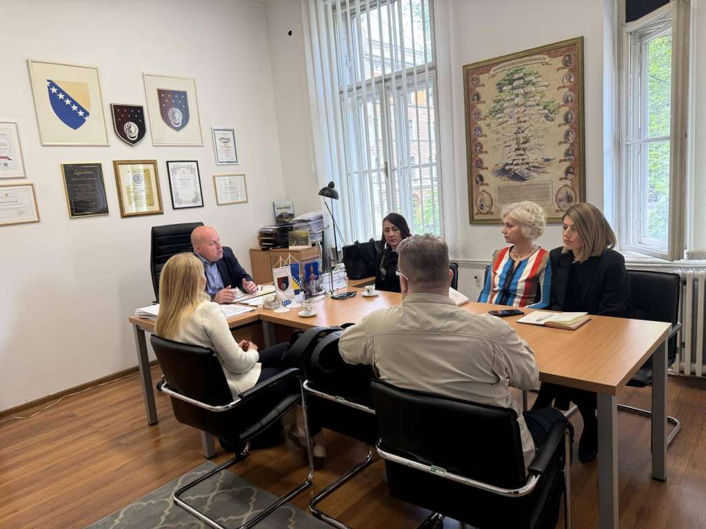 l_c6bb8cdaaafefb5b498fdaee768a09e9