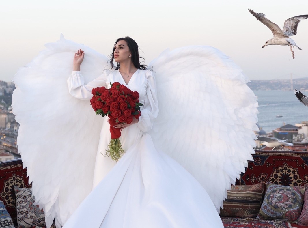 Naida Mujkanović - Naidathedoll prva transrodna pjevačica u BiH