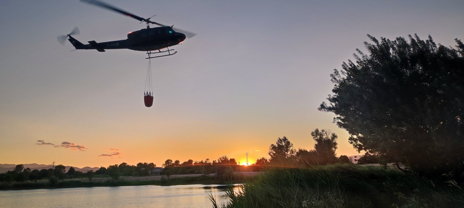 Helikopter OS BiH gasi požar