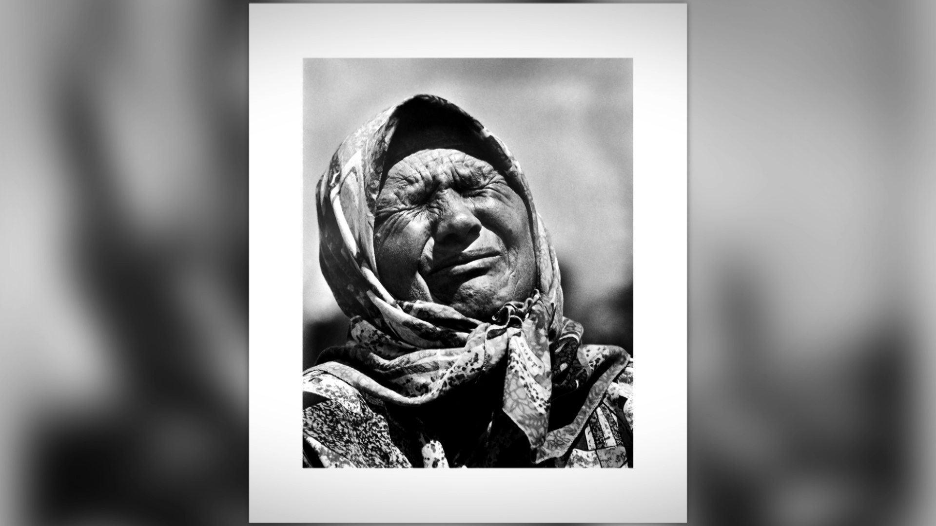 Majka Srebrenice, fotografija Almina Zrne