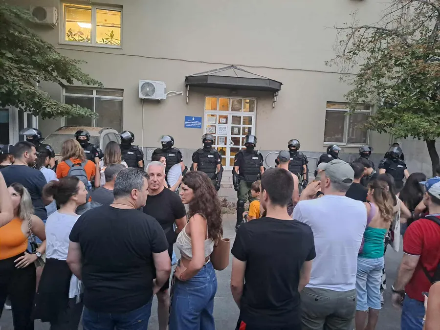 1751481685_511876801_701963209344.format-webp.width-900