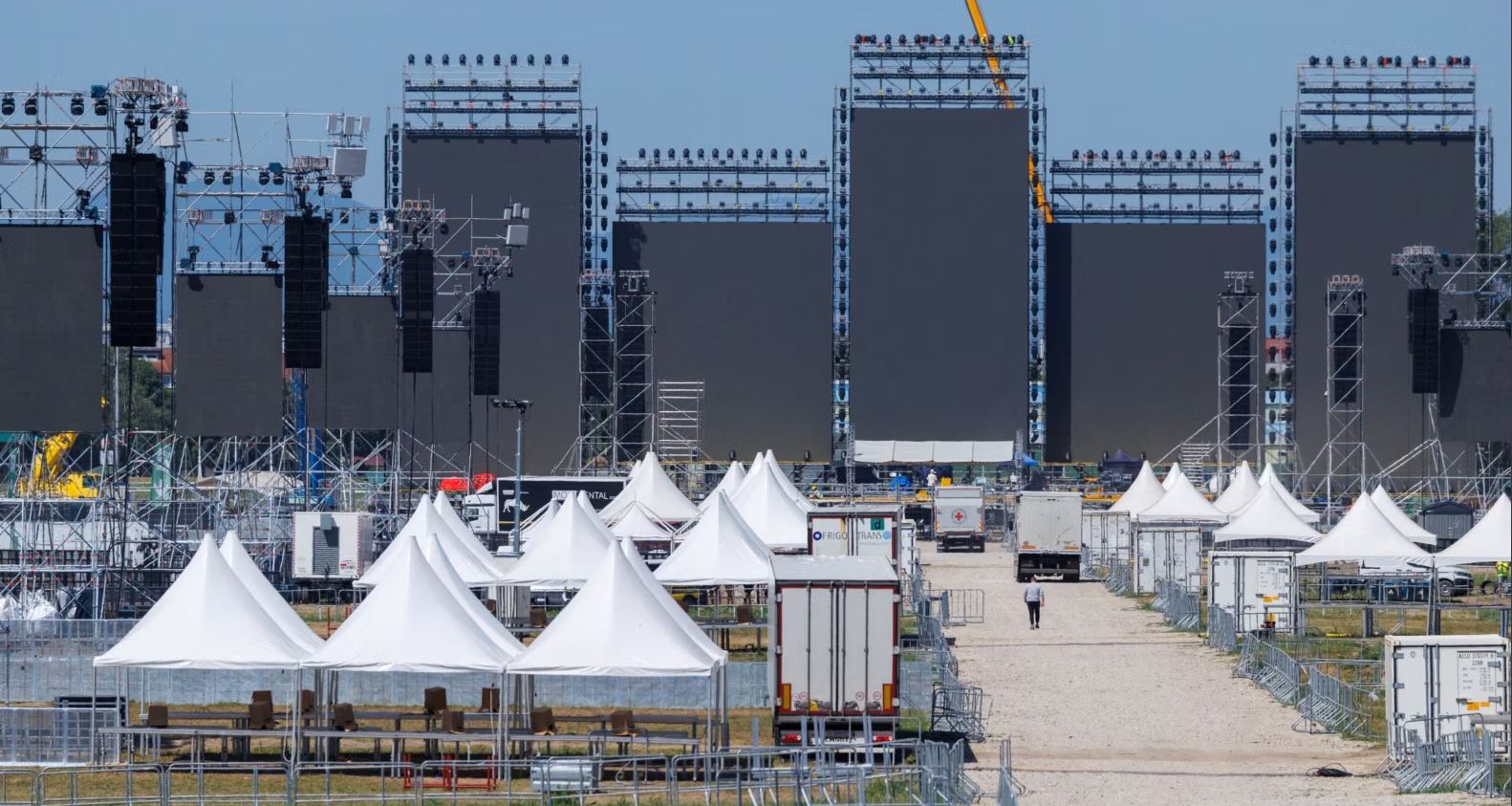 Pripreme za koncert Thompsona