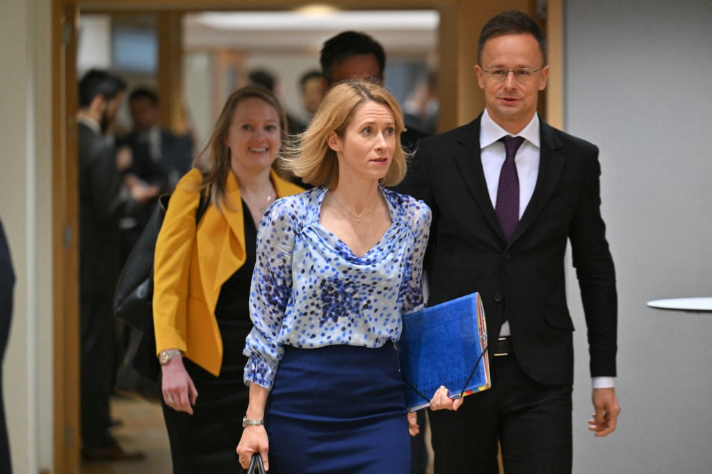 EU High Representative and Vice-President for Foreign Affairs and Security Policy Kaja Kallas (C) arrives with Hungary's Minister of Foreign Affairs and Trade Peter Szijjarto