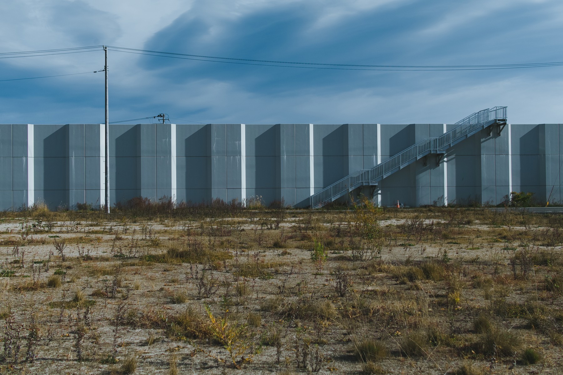A man riding a bike pass by a sea wall on November 22, 2020 at Yamada city Nicolas Datiche / AFLO / Profimedia