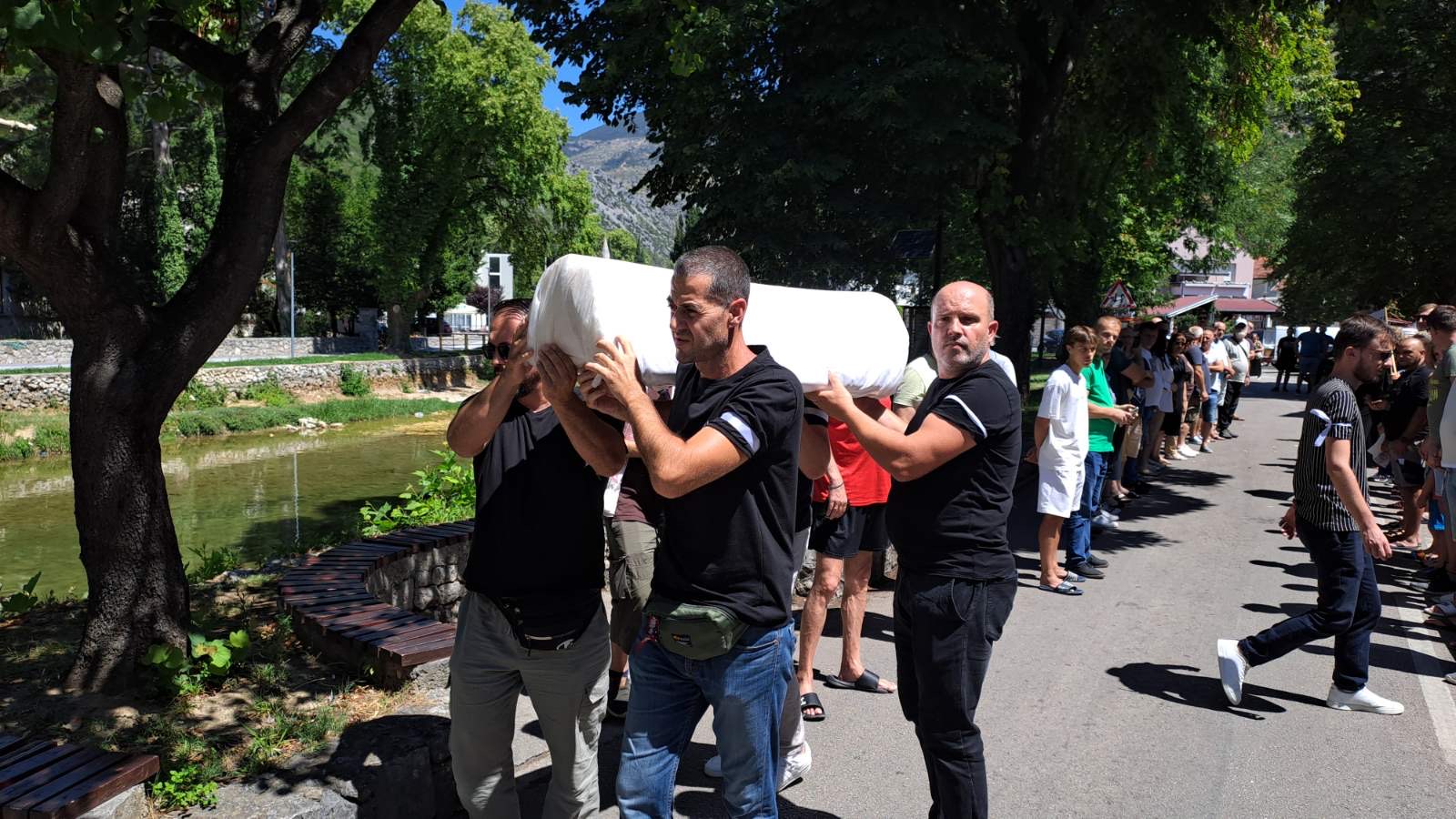 0939035F-C465-4F63-9287-746F7D4AA351