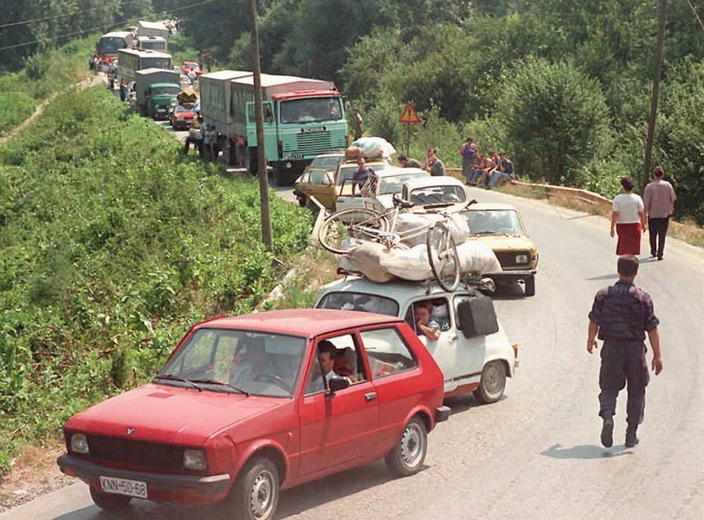 A convoy of Croatian Serb refugees from Knin wait to cross the Bosnian-Rump-Yugoslav