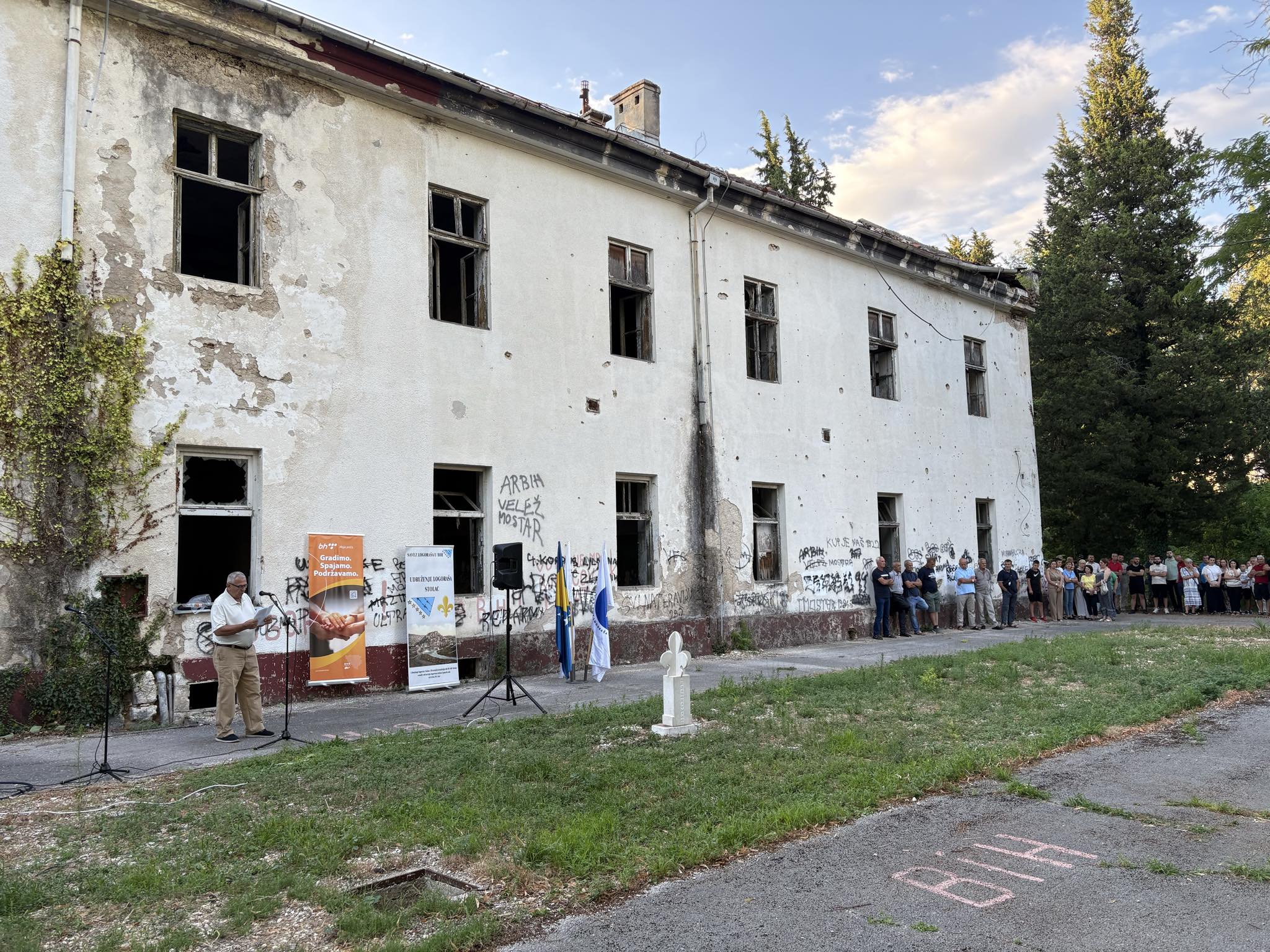 5E270D66-F974-4805-B5A6-7C1FCBBE1669