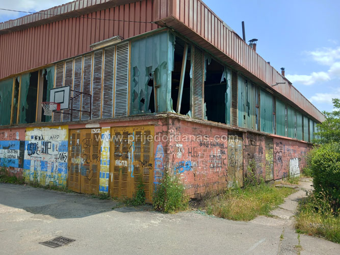 devastirana-fabrika-selena-1