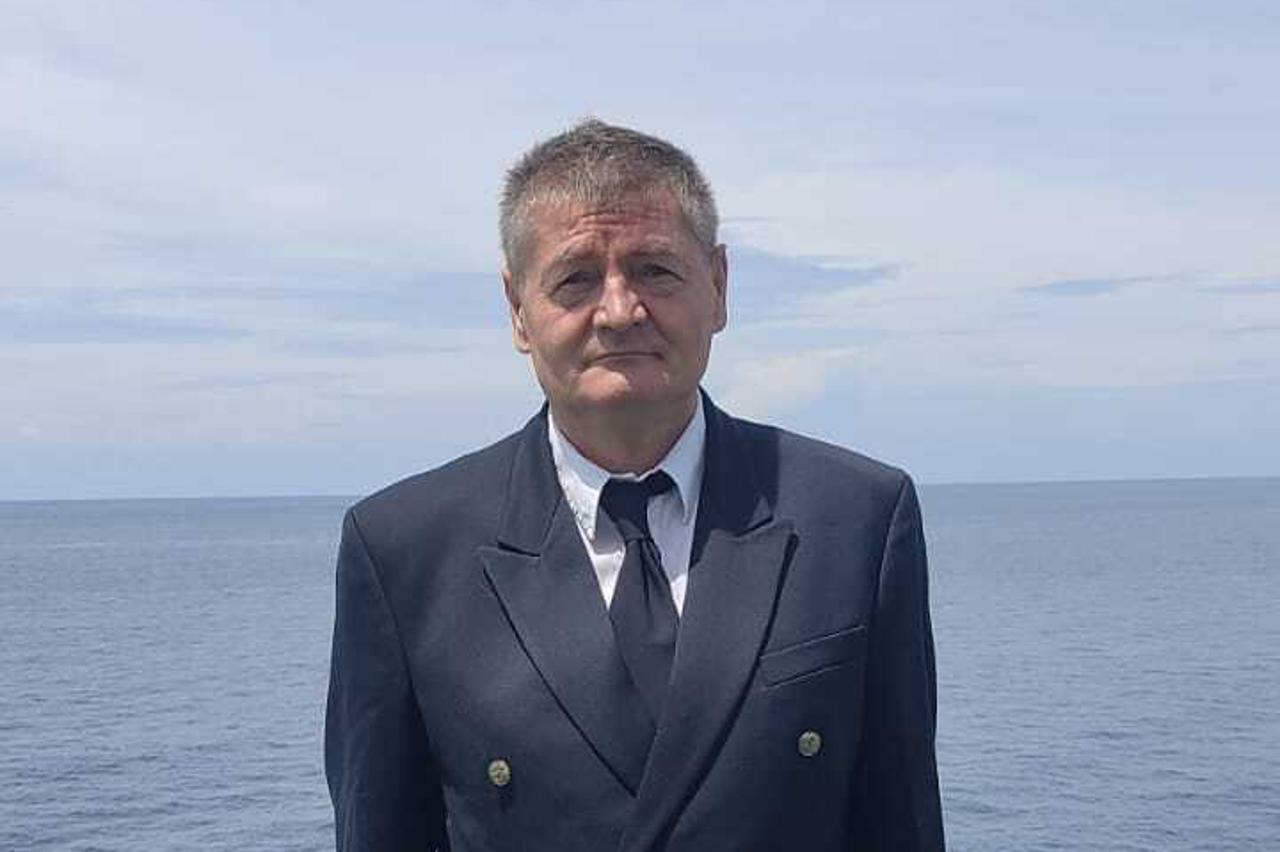 df5aa063589db5a6d492