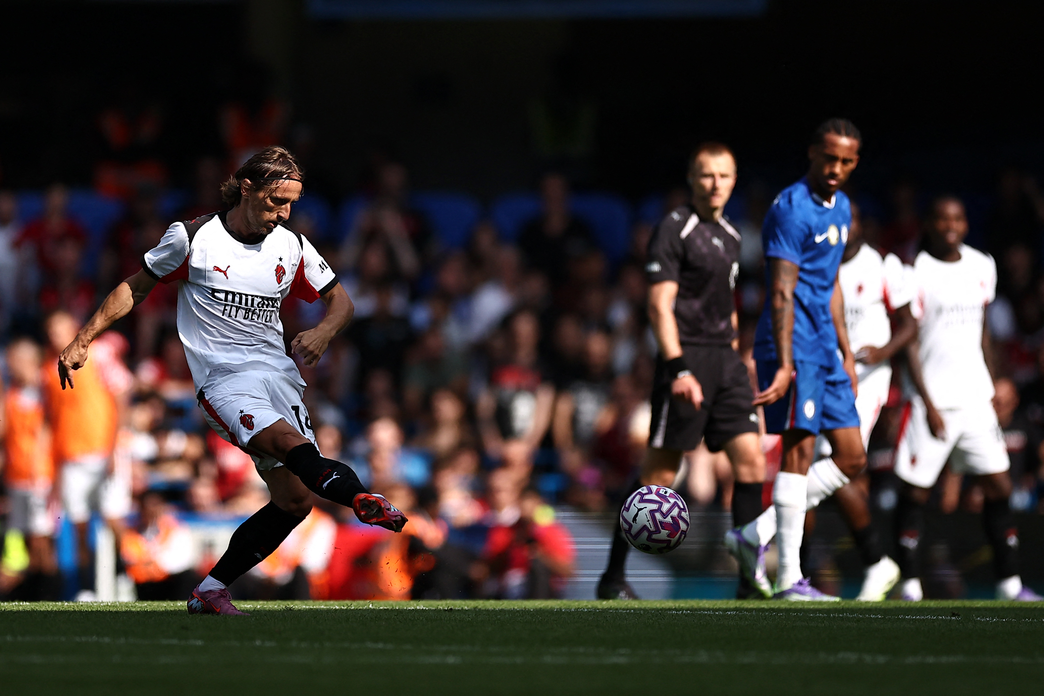 AC Milan's Croatian midfielder #14 Luka Modric passes the ball during the pre-season friendly football match between Chelsea and AC Milan at Stamford Bridge in London on August 10, 2025. (Photo by HENRY NICHOLLS / AFP)