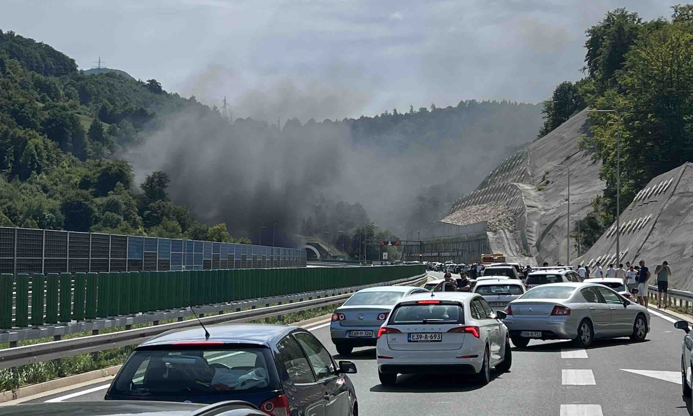 pozar automobil autocesta tunel ivan
