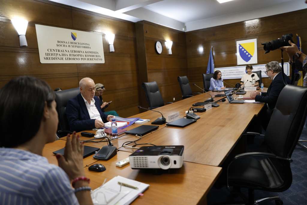 l_4ebc5f8bead8b9808221e4576f7c4156