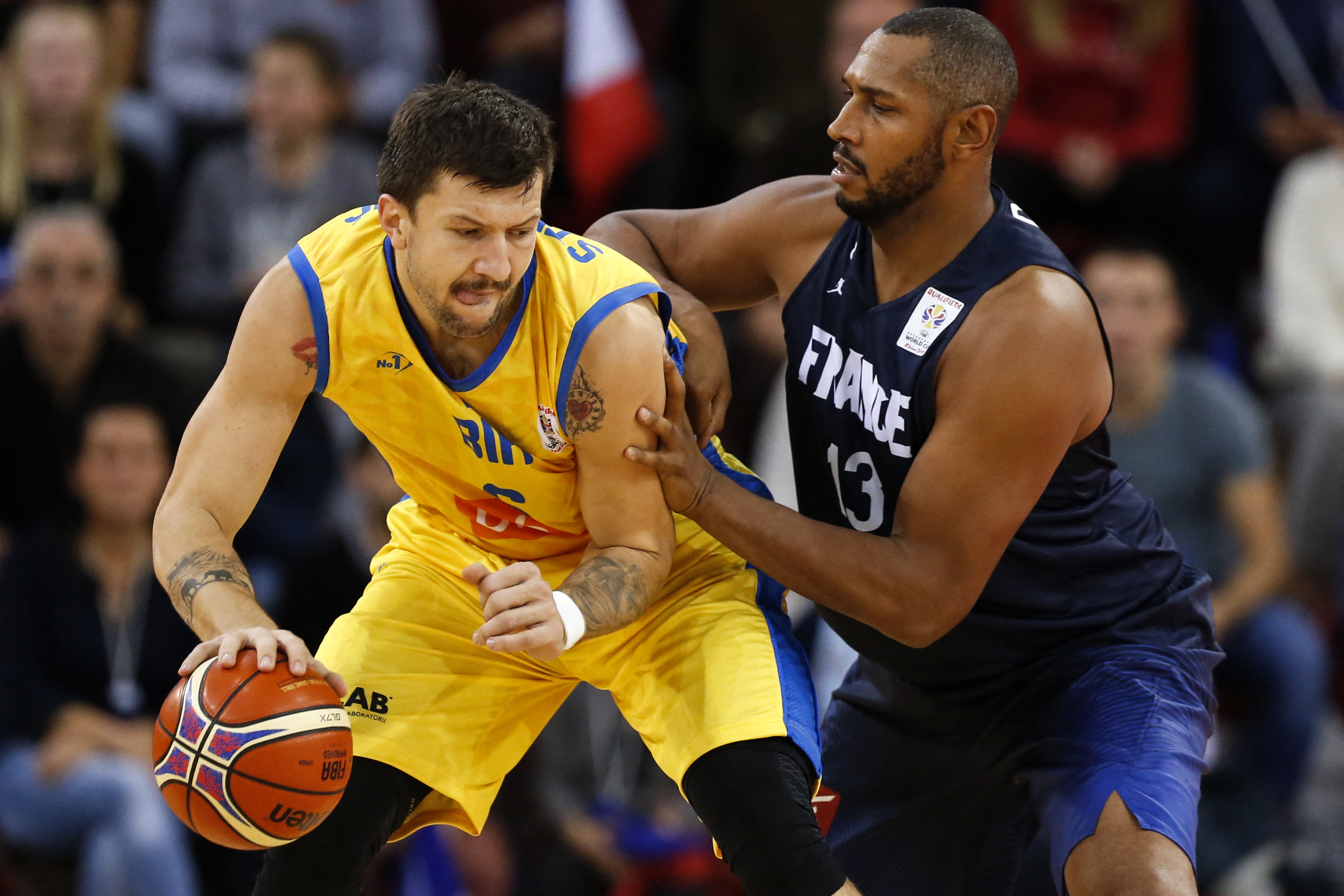 Bosnia's Andrija Stipanovic (L) vies with France's Boris Babacar Diaw during the FIBA Basketball World Cup 2019 qualifier between France and Bosnia at Kindarena Hall in Rouen, northwestern France, on November 27, 2017. (Photo by CHARLY TRIBALLEAU / AFP)