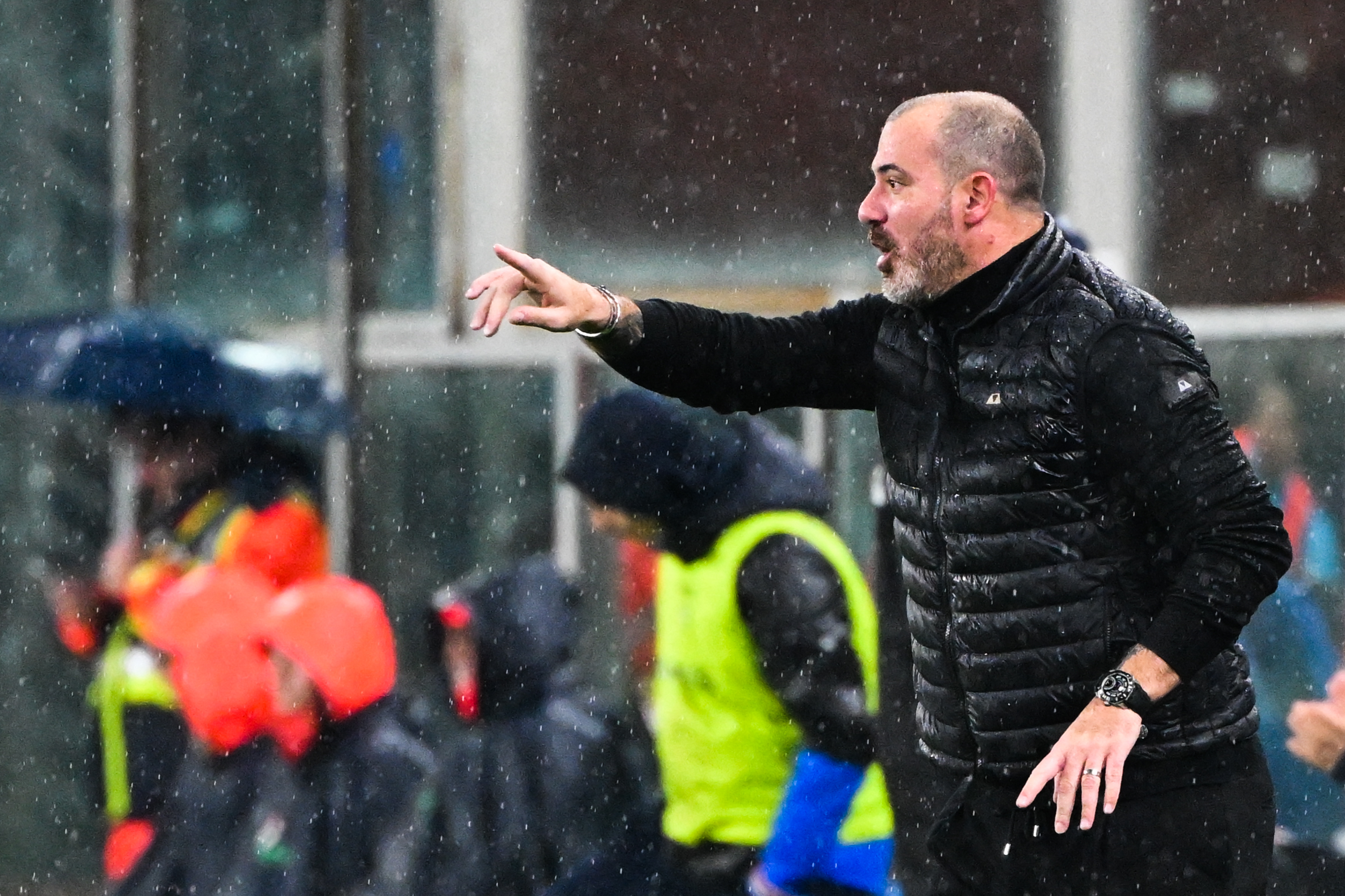 Sampdoria's Serbian coach Dejan Stankovic gives instructions during the Italian Serie A football match between Sampdoria and Napoli on January 8, 2023 at the Luigi-Ferraris stadium in Genoa. (Photo by Andreas SOLARO / AFP)