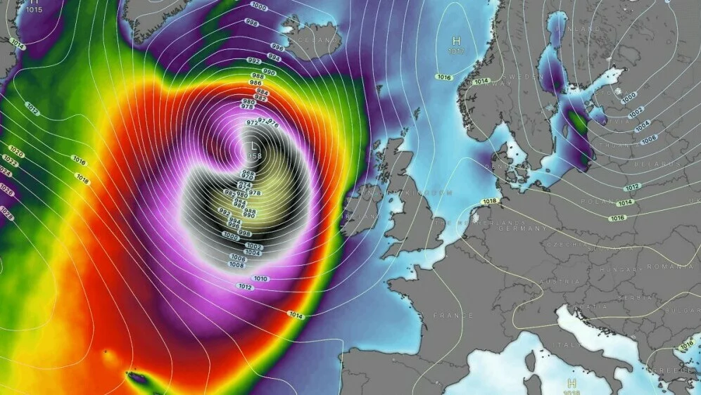 63141432-uragan-erin-stize-prema-europi