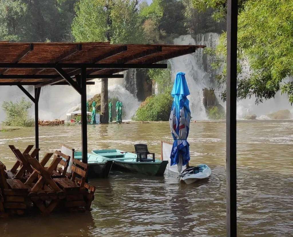 l_3301e9f8bb0a3fedc0320423bafc0558