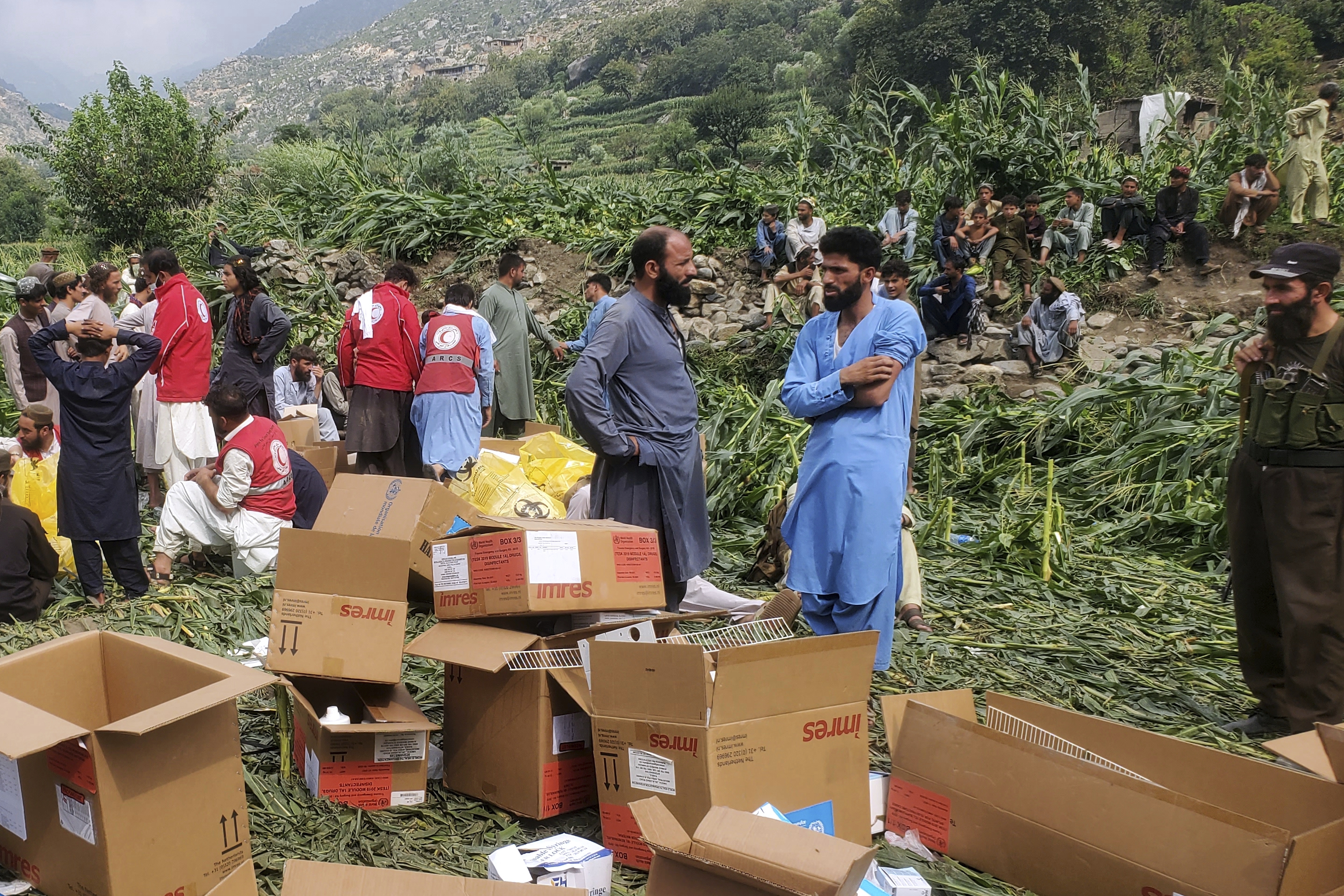 Civil defense workers, locals, and army soldiers prepare to evacuate injured victims of an earthquake in eastern Afghanistan (AP Photo/Hedayat Shah)