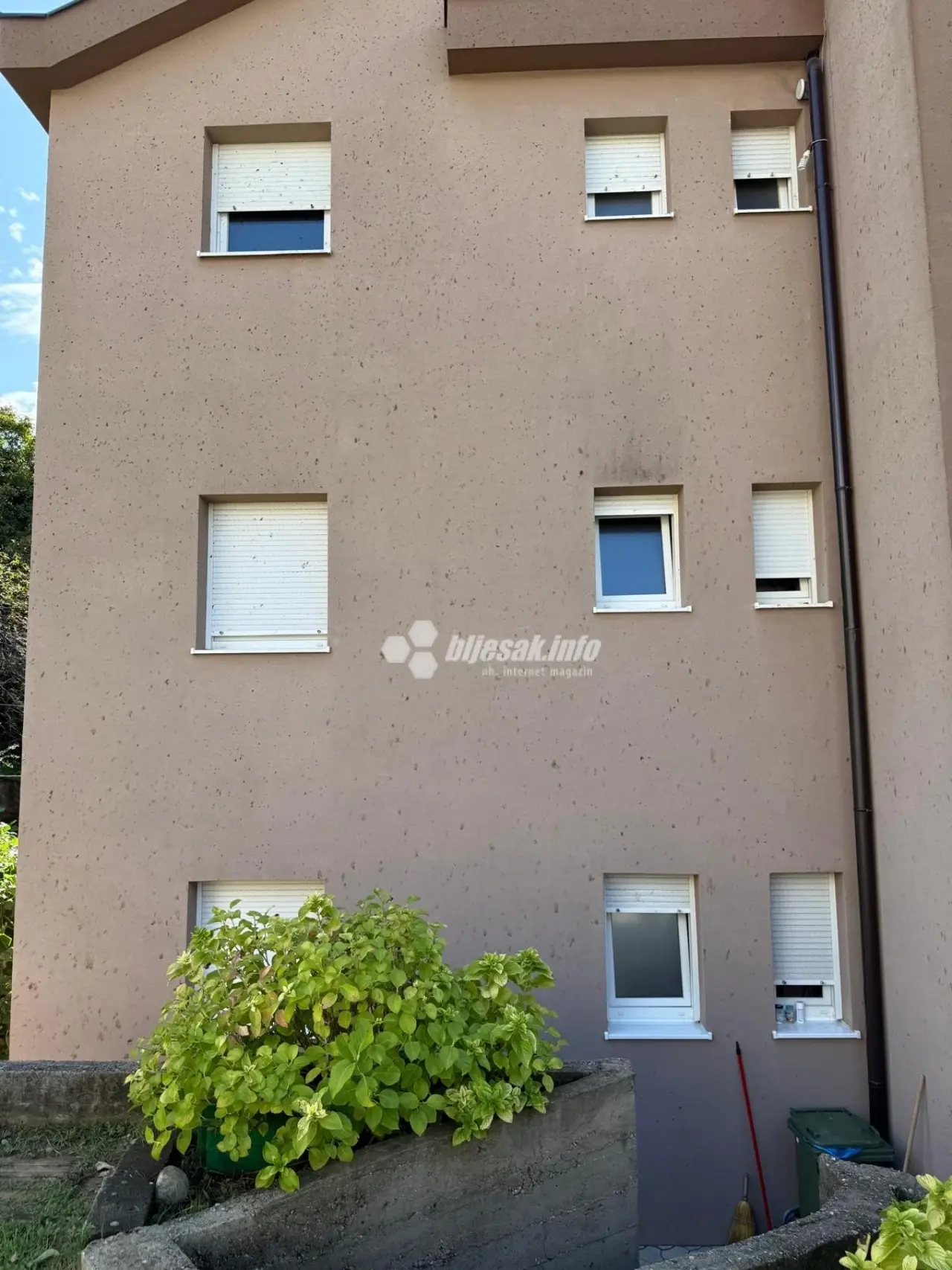 masne-fleke-kuca-bijeli-brijeg2-webp-wm