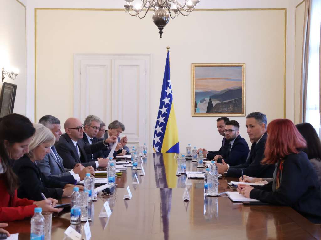 l_2b98804d433b915554ac2fb9d85b7804