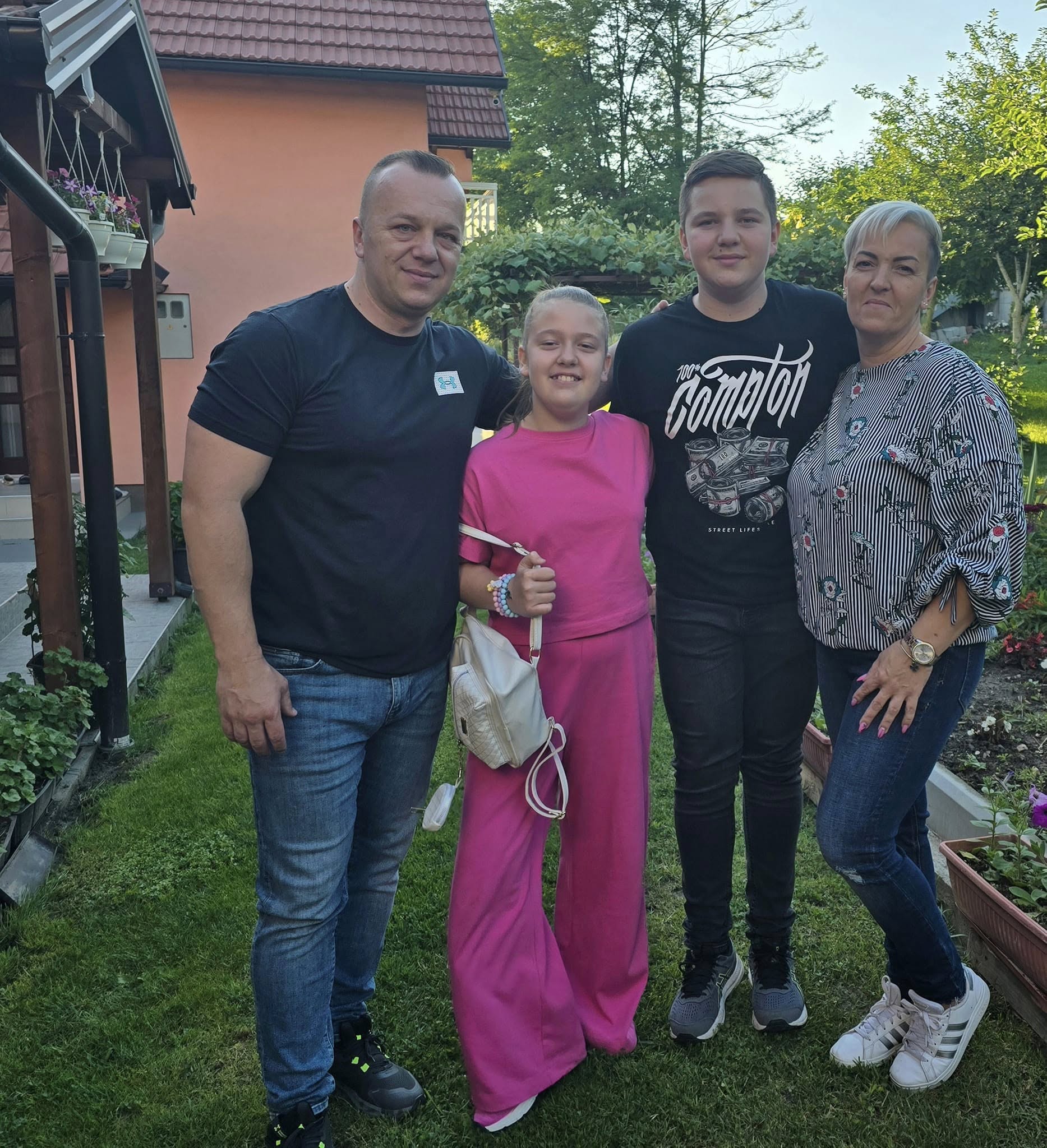 muamer sa porodicom 10