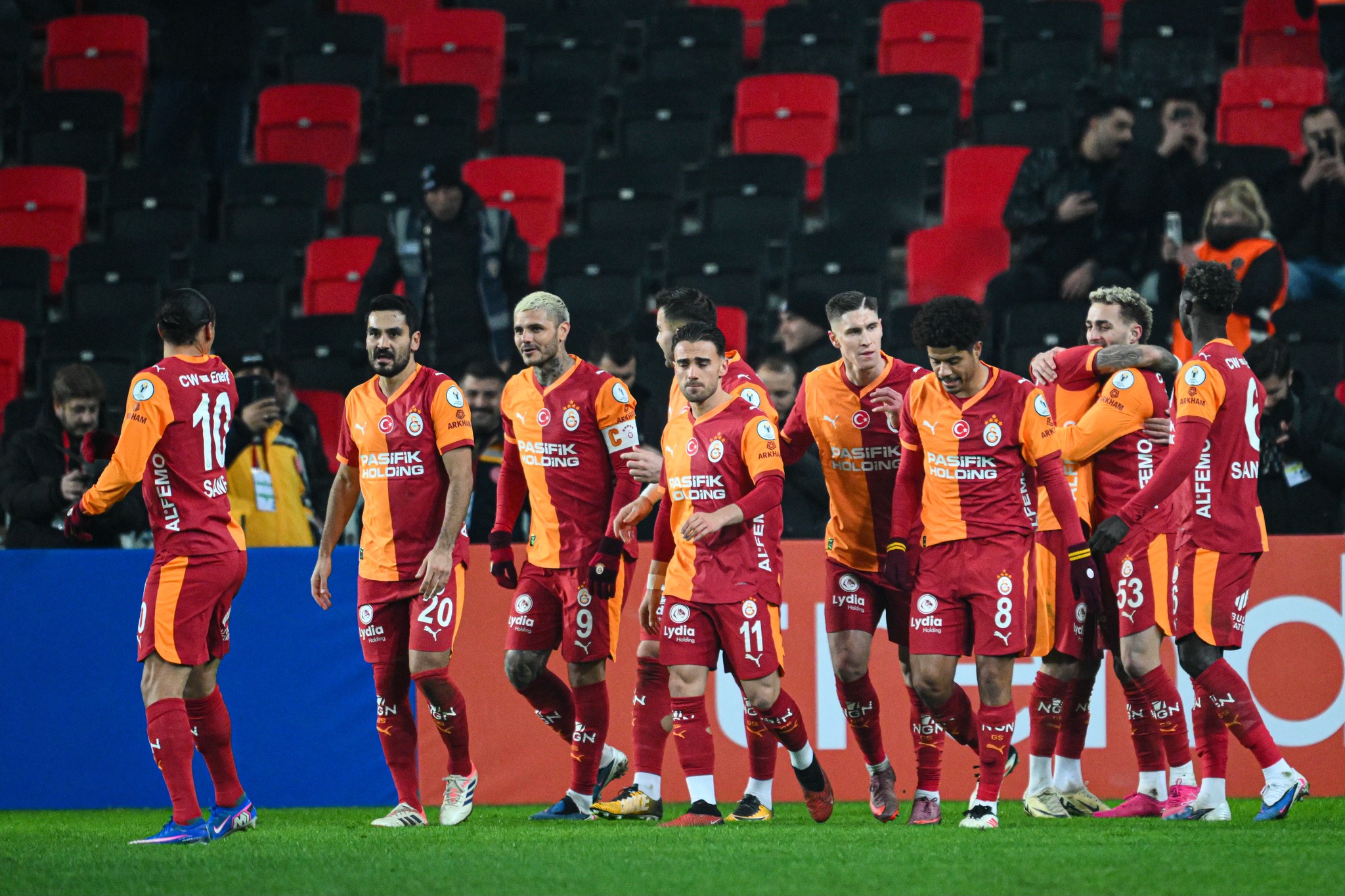 GAZIANTEP, TURKIYE - JANUARY 5: Players of Galatasaray celebrate after scoring a