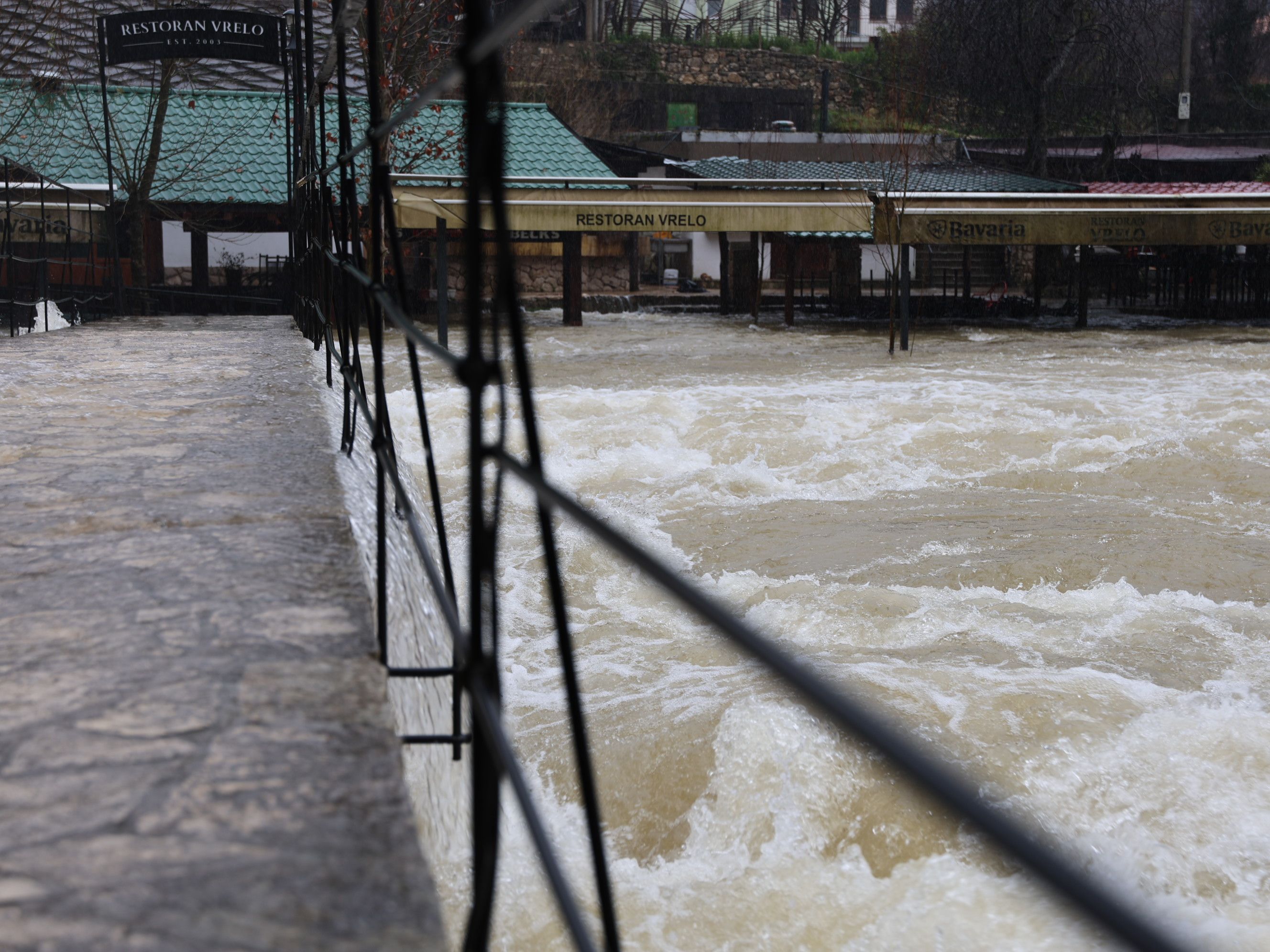 MOSTAR, 6. siječnja (FENA) – Glasnogovornik Stožera civilne zaštite Hercegovačko-neretvanske županije (HNŽ) Pero Pavlović izjavio je kako je stanje na vodotokovima u HNŽ-u u utorak bolje u odnosu na prethodni dan. (Foto FENA/Branka Soldo)