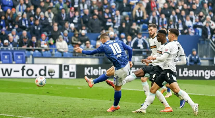 Džeko Schalke Debi gol