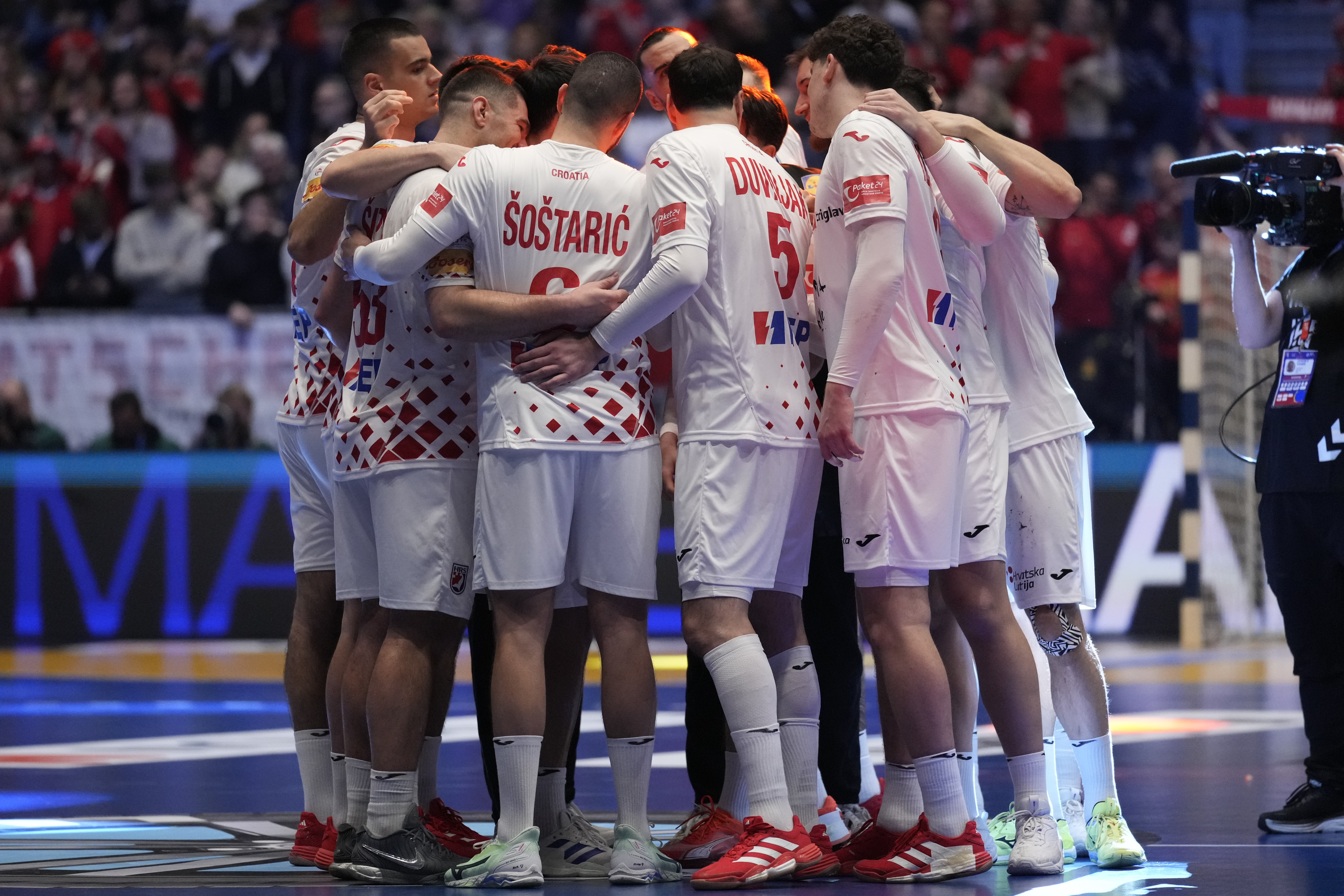 Croat players huddle after losing the final match between Denmark and Croatia at the Handball Men's World Championships in Oslo, Norway, Sunday, Feb. 2, 2025. (AP Photo/Darko Bandic)