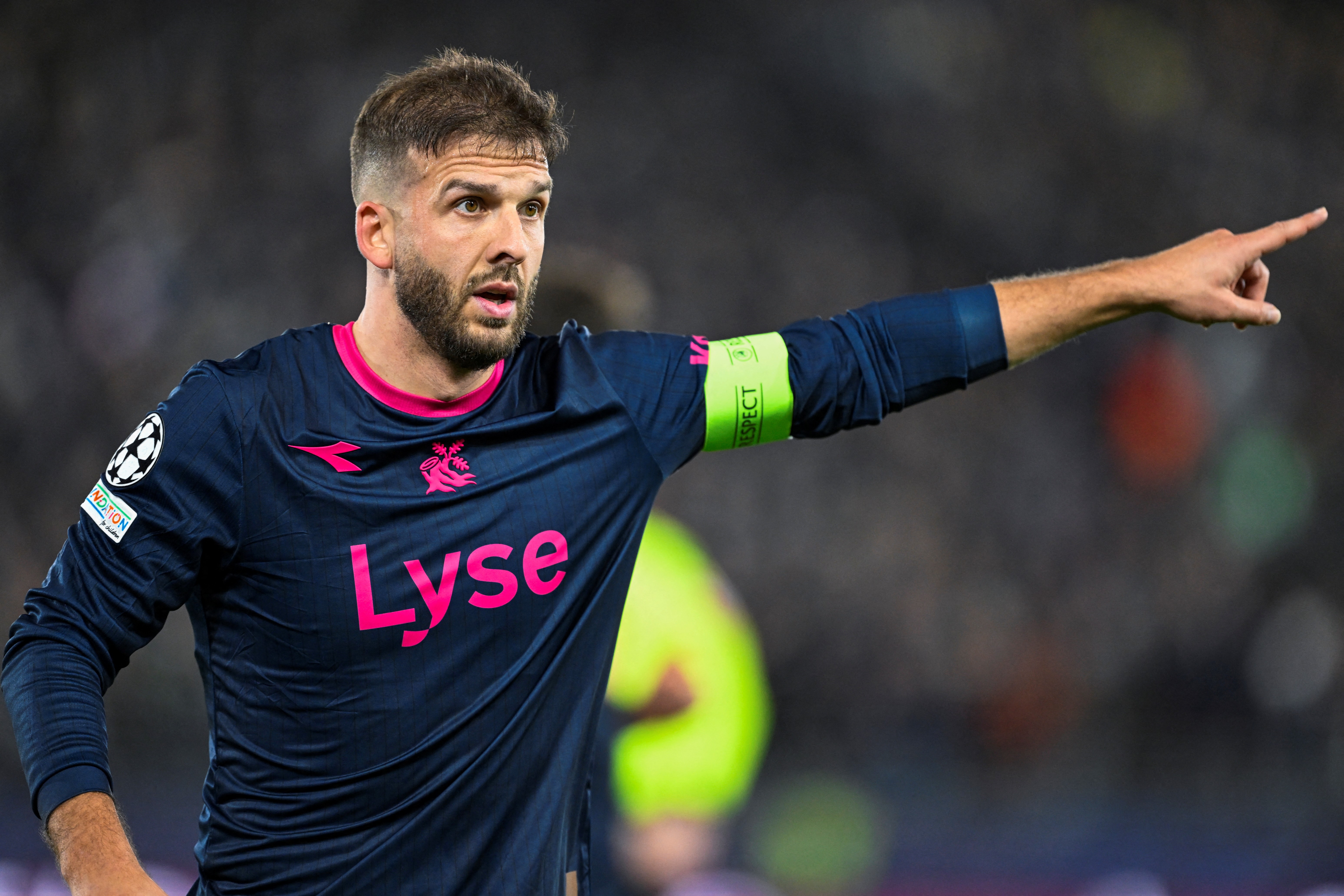 Viking's Norwegian midfielder #10 Zlatko Tripic gestures during the UEFA