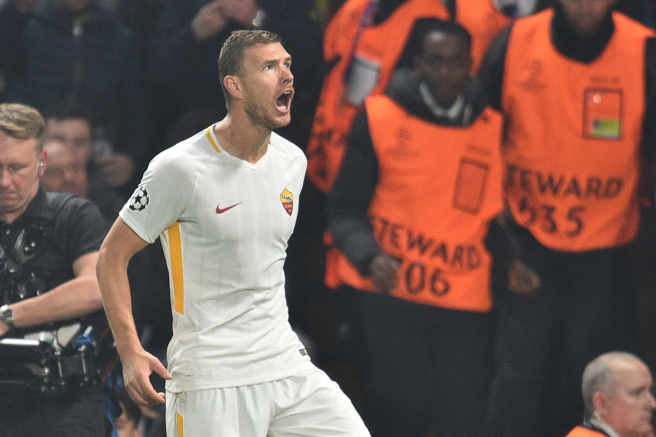 Roma's Bosnian striker Edin Dzeko celebrates after scoring during a UEFA Champions league group stage football match between Chelsea and Roma at Stamford Bridge in London on October 18, 2017. (Photo by Glyn KIRK / AFP)