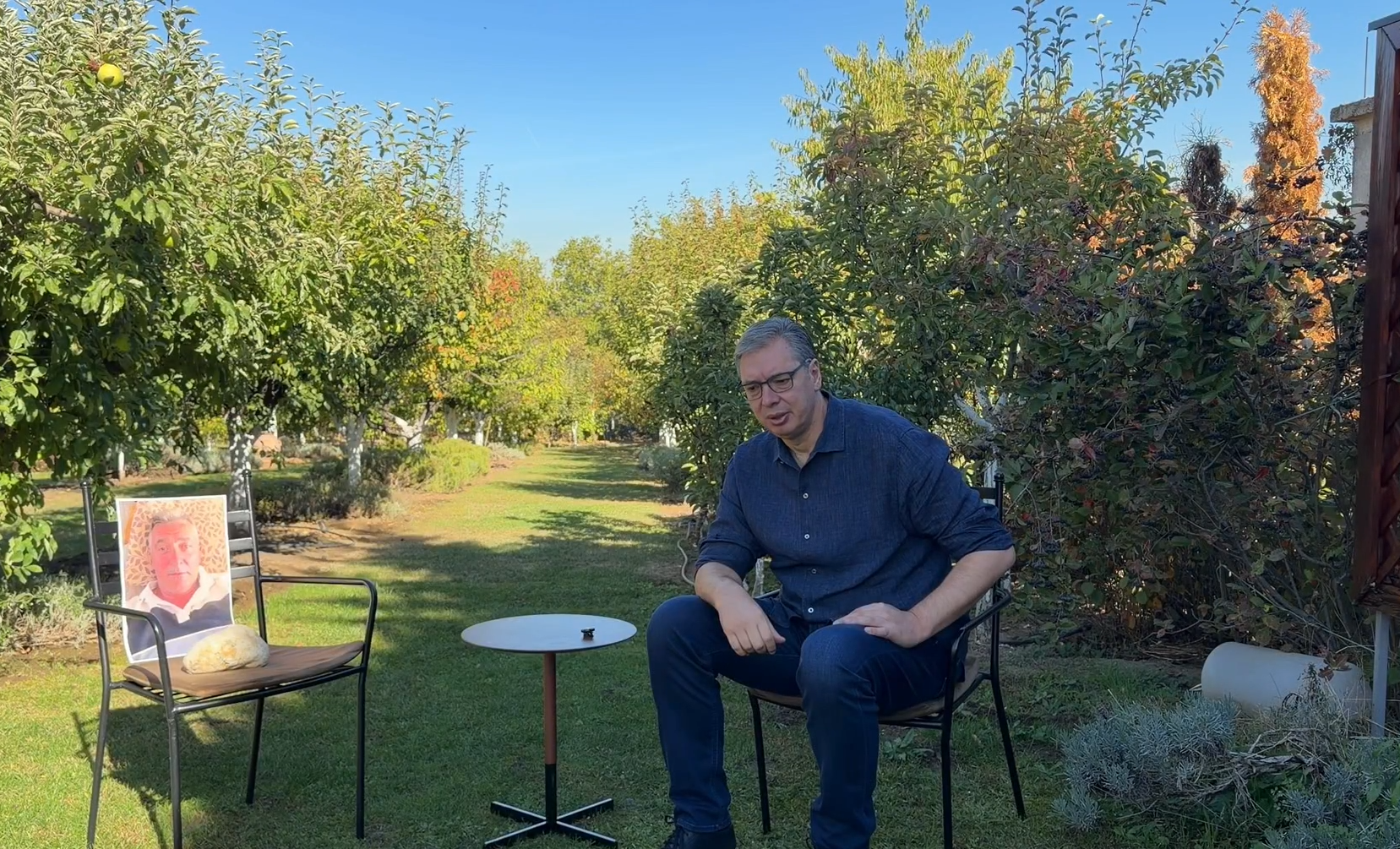 aleksandar vucic sa slikom