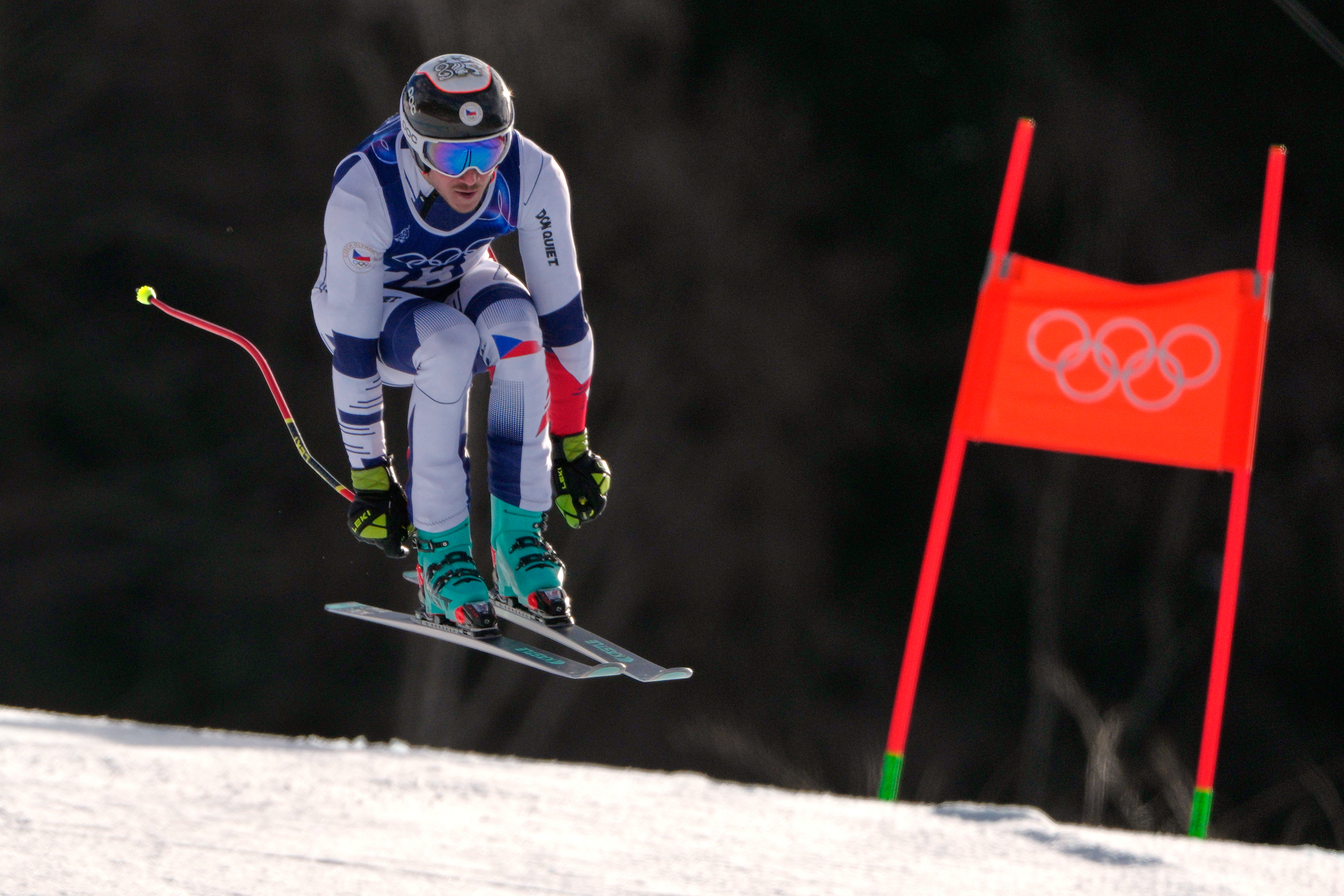 speeds down the course during an alpine ski, men¥s downhill race, at the 2026 Winter Olympics, in Bormio, Italy, Saturday, Feb. 7, 2026. (AP Photo/John Locher)