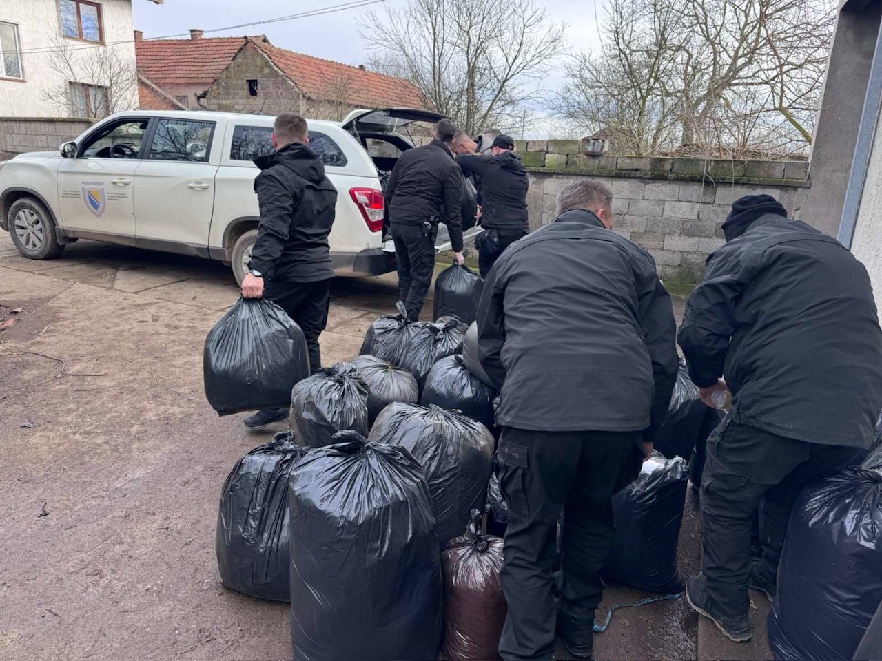 24e240d9-8d2d-4589-b98c-79c35117eab7