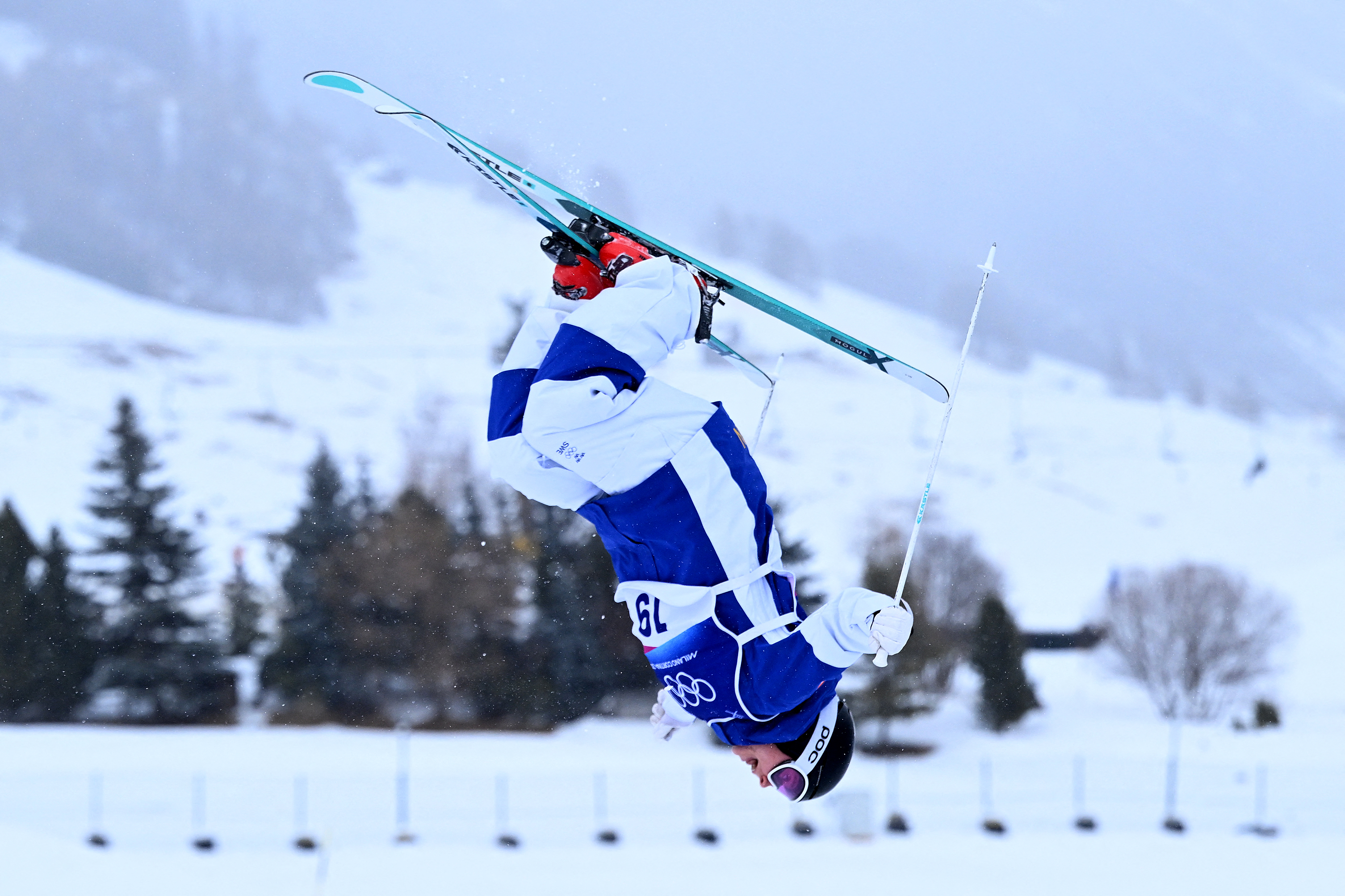 Sweden's Elis Lundholm competes in the freestyle skiing women's moguls qualification 1 during the Milano Cortina 2026 Winter Olympic Games at Livigno Aerials & Moguls Park, in Livigno (Valtellina), on February 10, 2026. (Photo by Kirill KUDRYAVTSEV / AFP)
