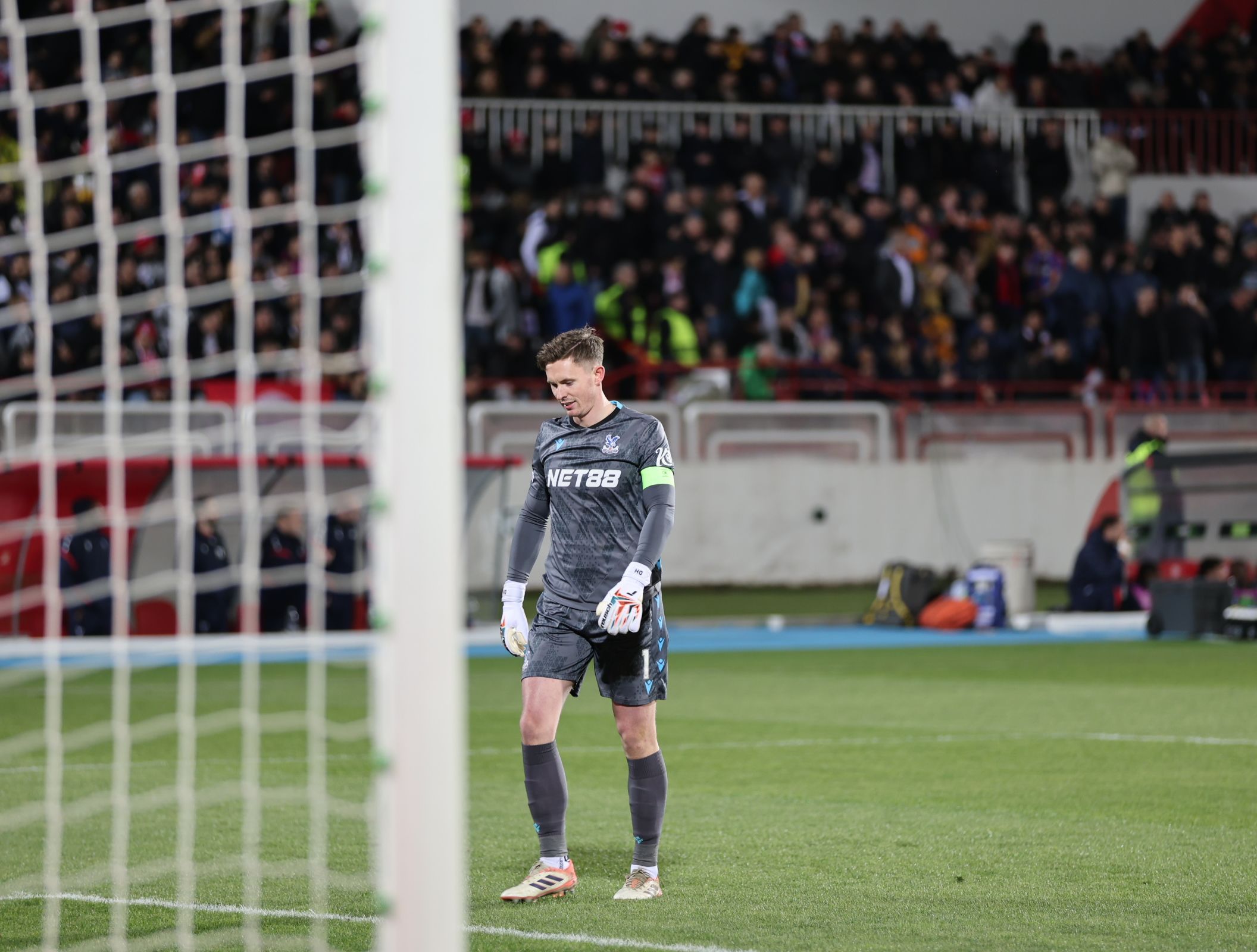 MOSTAR, 19 veljače (FENA)- Na stadionu Pod Bijelim brijegom u Mostaru u tijeku je utakmica šesnaestine finala Konferencijske lige između HŠK Zrinjski i engleskog Crystal Palacea. (Foto FENA/Mateo Marinović)