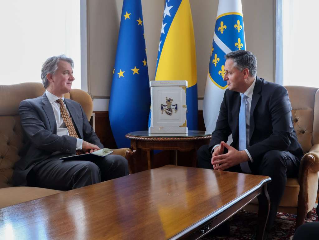 l_926a9fdc21f2c039ccc1feb83d71d6f8