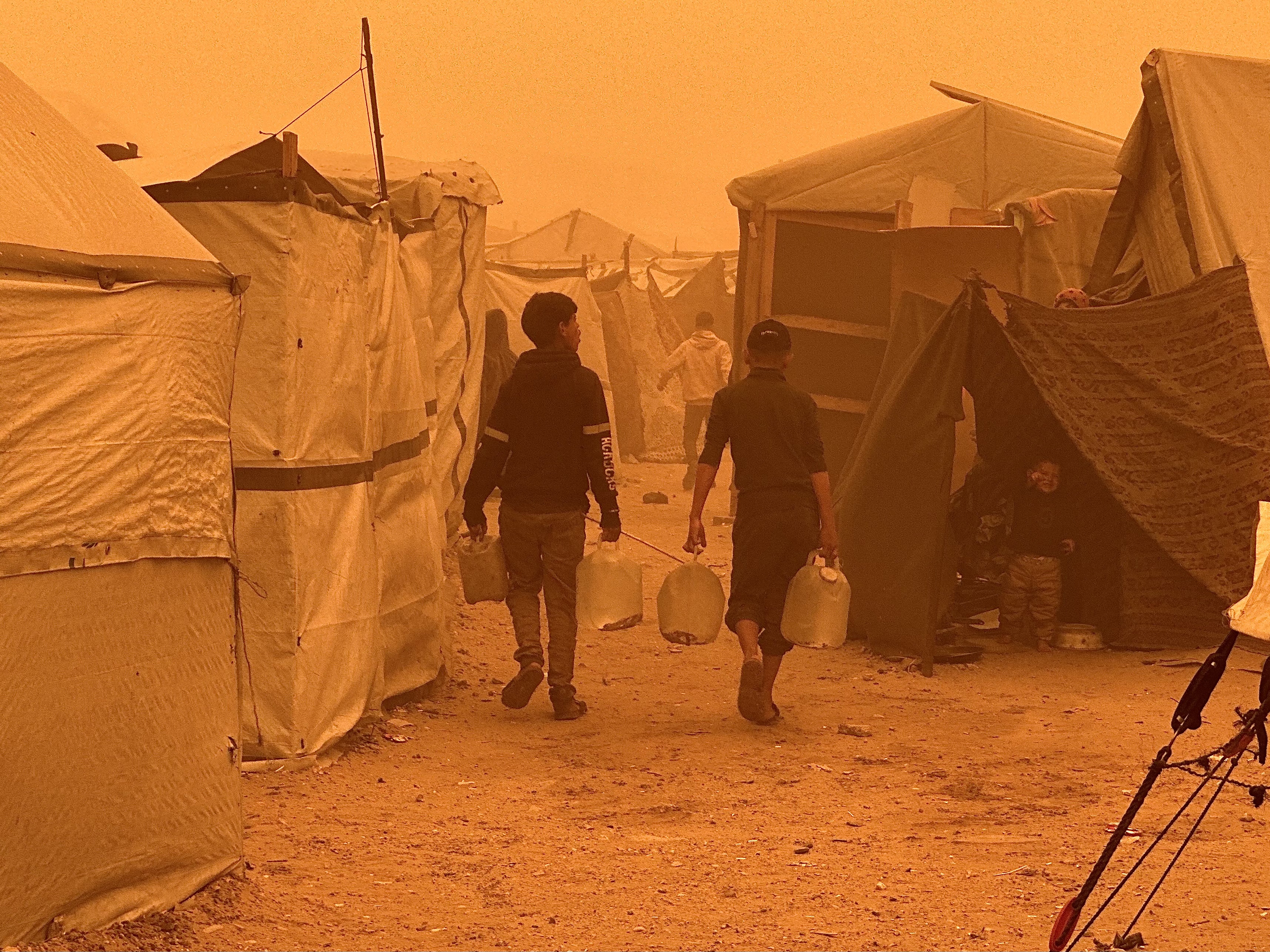 KHAN YUNIS, GAZA - 14. MART: Pogled na pješčanu oluju u Khan Yunisu, Gaza, 14. marta 2026. Pješčana oluja je uticala na živote civila, posebno raseljenih porodica koje žive u šatorima ( Doaa Albaz - Anadolu Agency )