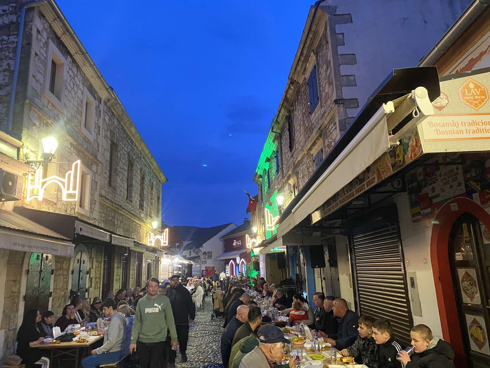 Ramazan u Mostaru: Zajednički iftar na otvorenom