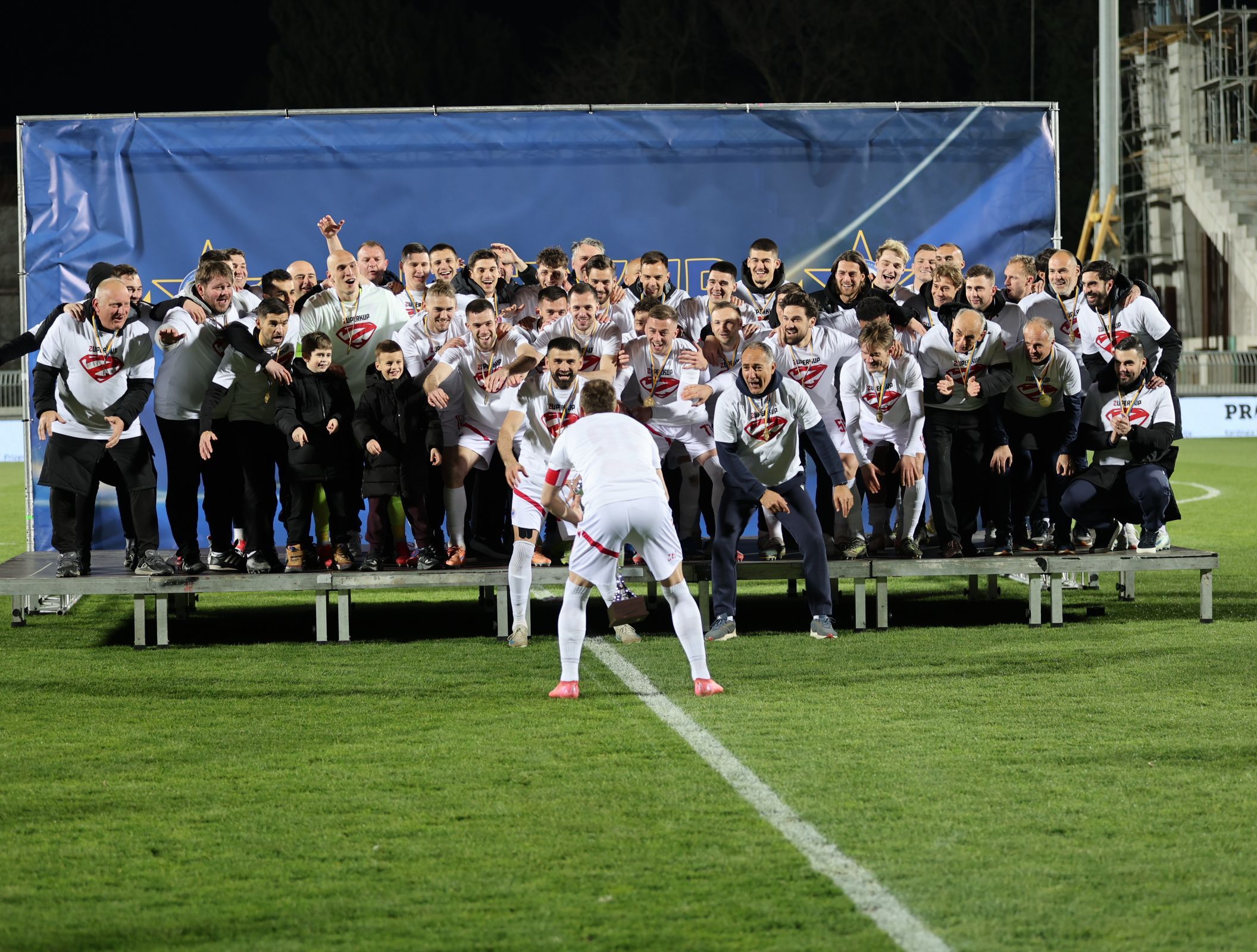 MOSTAR, 18. ožujka (FENA) – Nogometaši Zrinjskog osvojili su ovosezonsko izdanje Superkupa, nakon što su u srijedu u Mostaru boljim izvođenjem jedanaesteraca (4:1) savladali Sarajevo.(Foto FENA/Mateo Marinović)