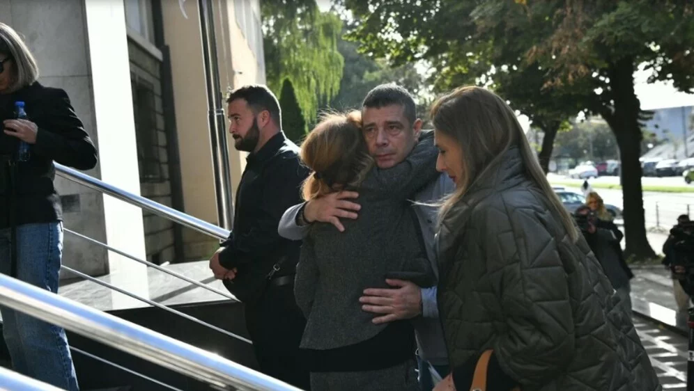 63280918-djecaka-ubojicu-doveli-na-sud