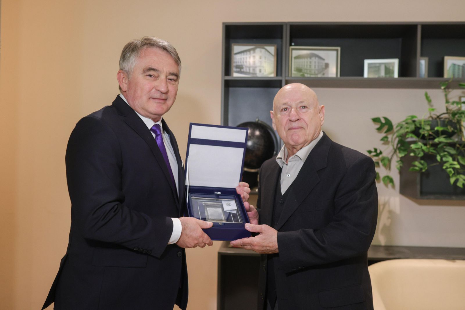 Komšić u Ljubljani uručio Povelju Kulina bana Emilu Šuštaru za doprinos Bosni i Hercegovini