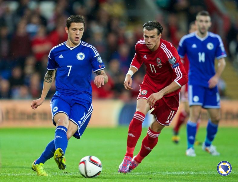 141010-118-Wales_Bosnia_Herzegovina