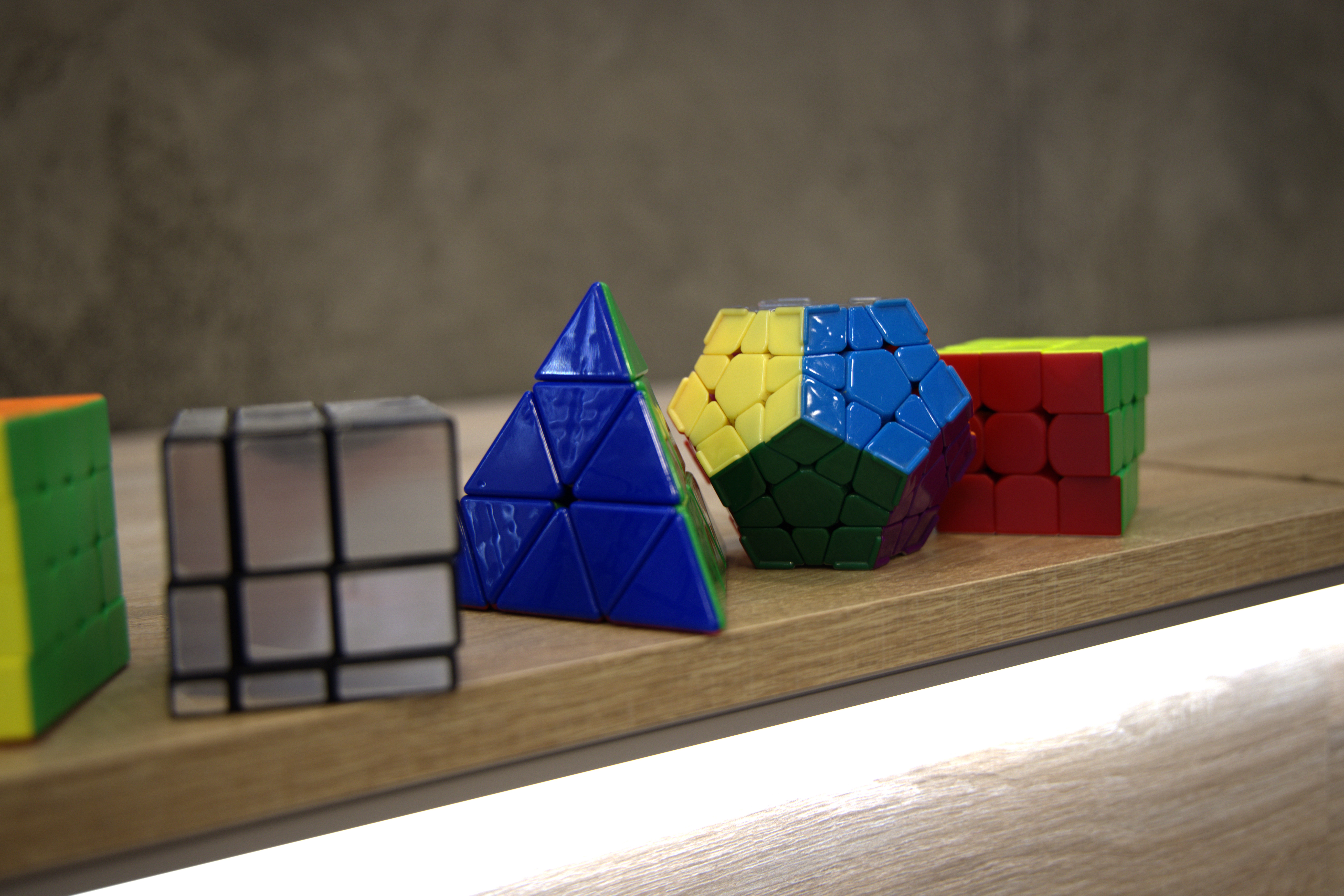 Irfan najčešće sa kineskog tržišta nabavlja Rubikove kocke