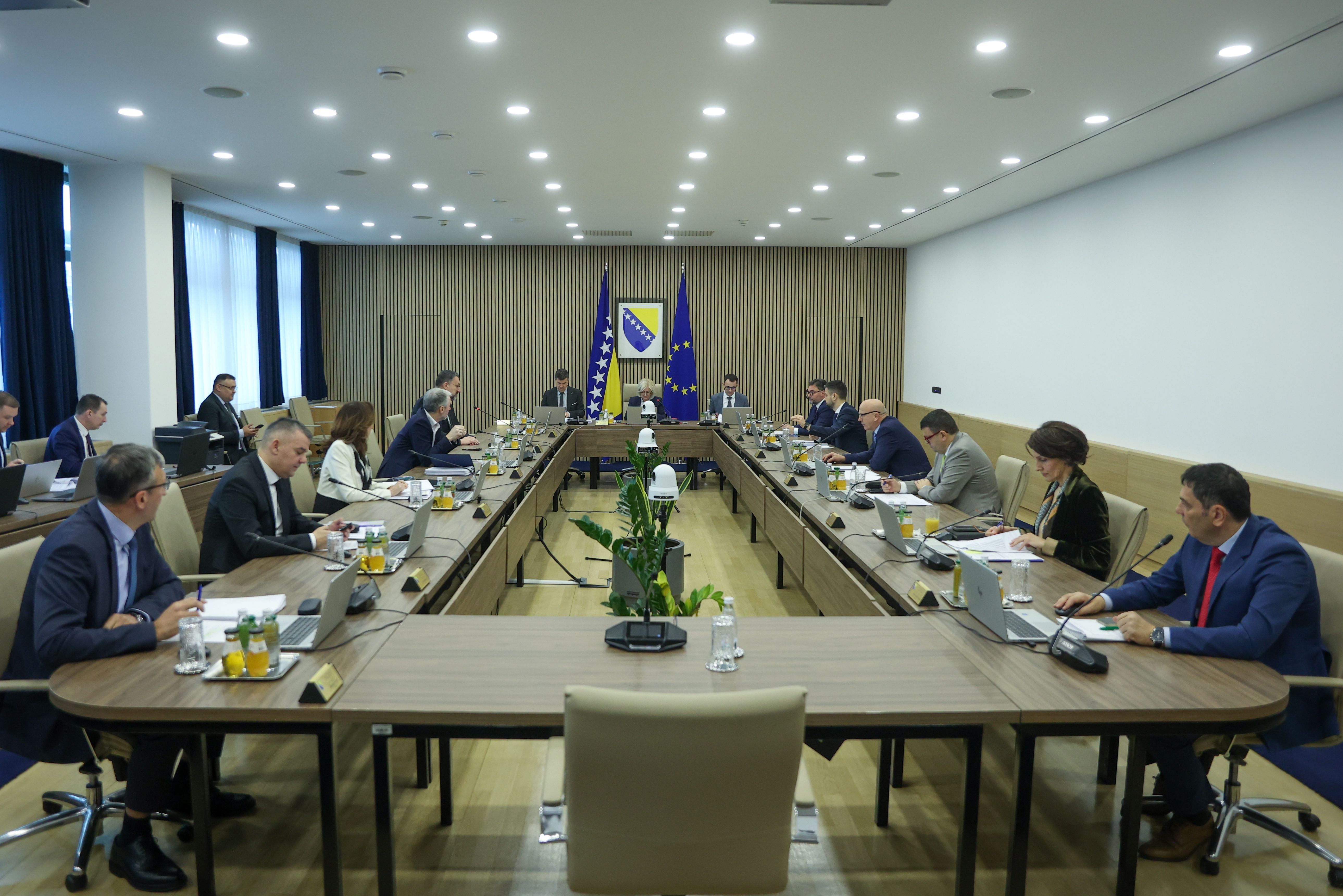 80c50f15fac813efafa5df57034a1795