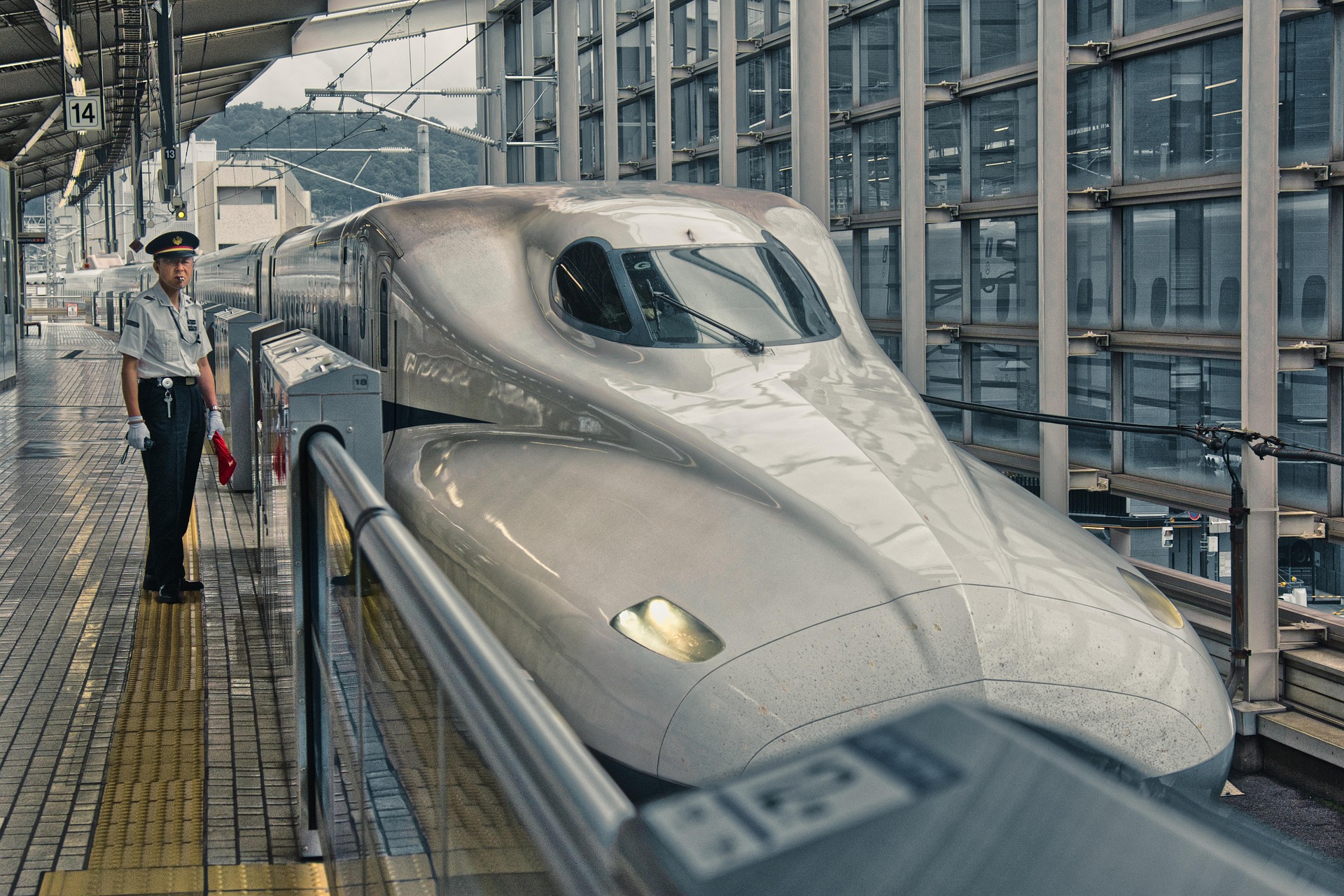 arminep-shinkansen-5237269_1920
