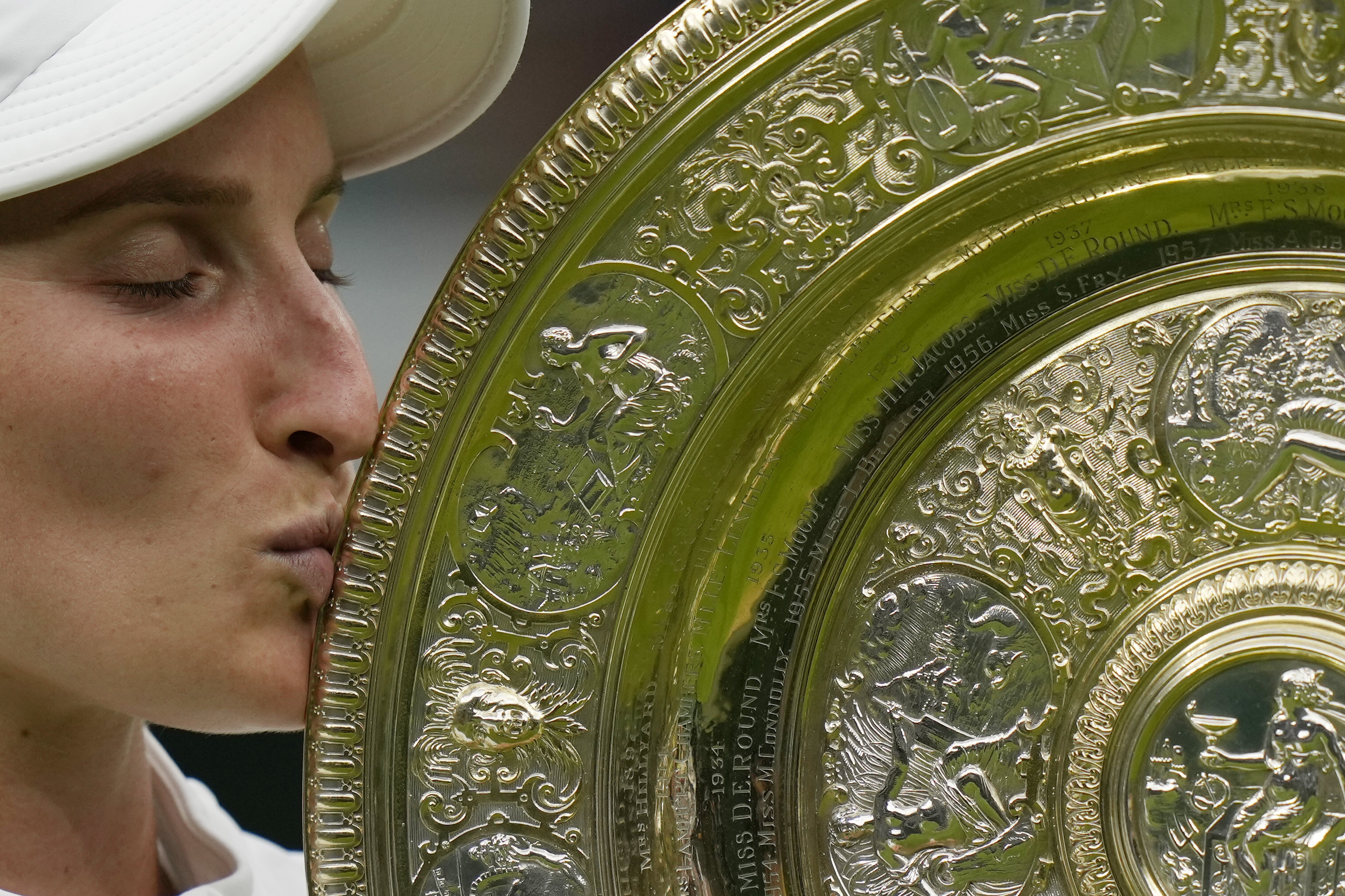 Czech Republic's Marketa Vondrousova celebrates with the trophy after beating Tunisia's Ons Jabeur in the women's singles final on day thirteen of the Wimbledon tennis championships in London, Saturday, July 15, 2023. (AP Photo/Alastair Grant)