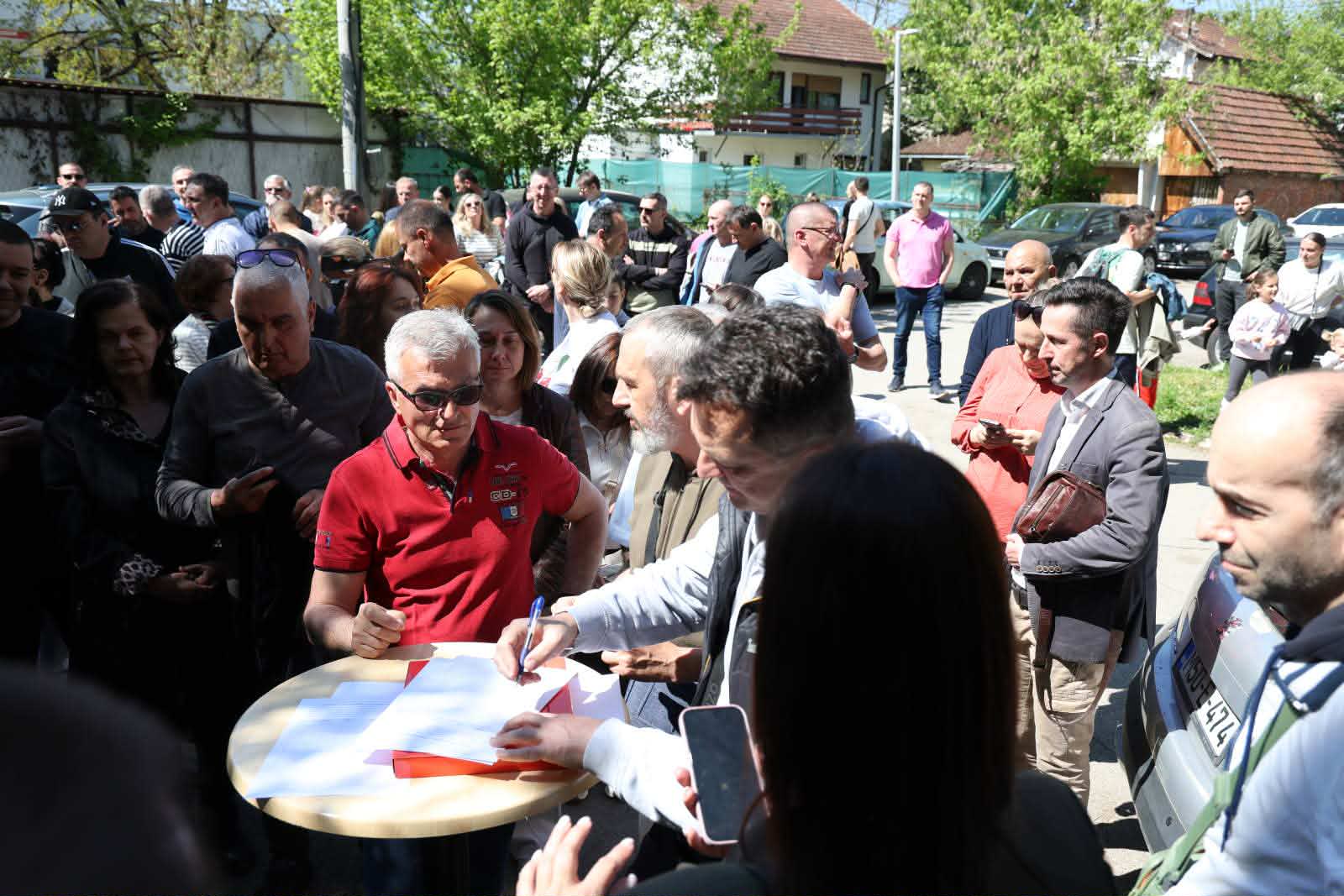 d2f71ba4-c66b-4ac2-8af3-3346cea2e4c8