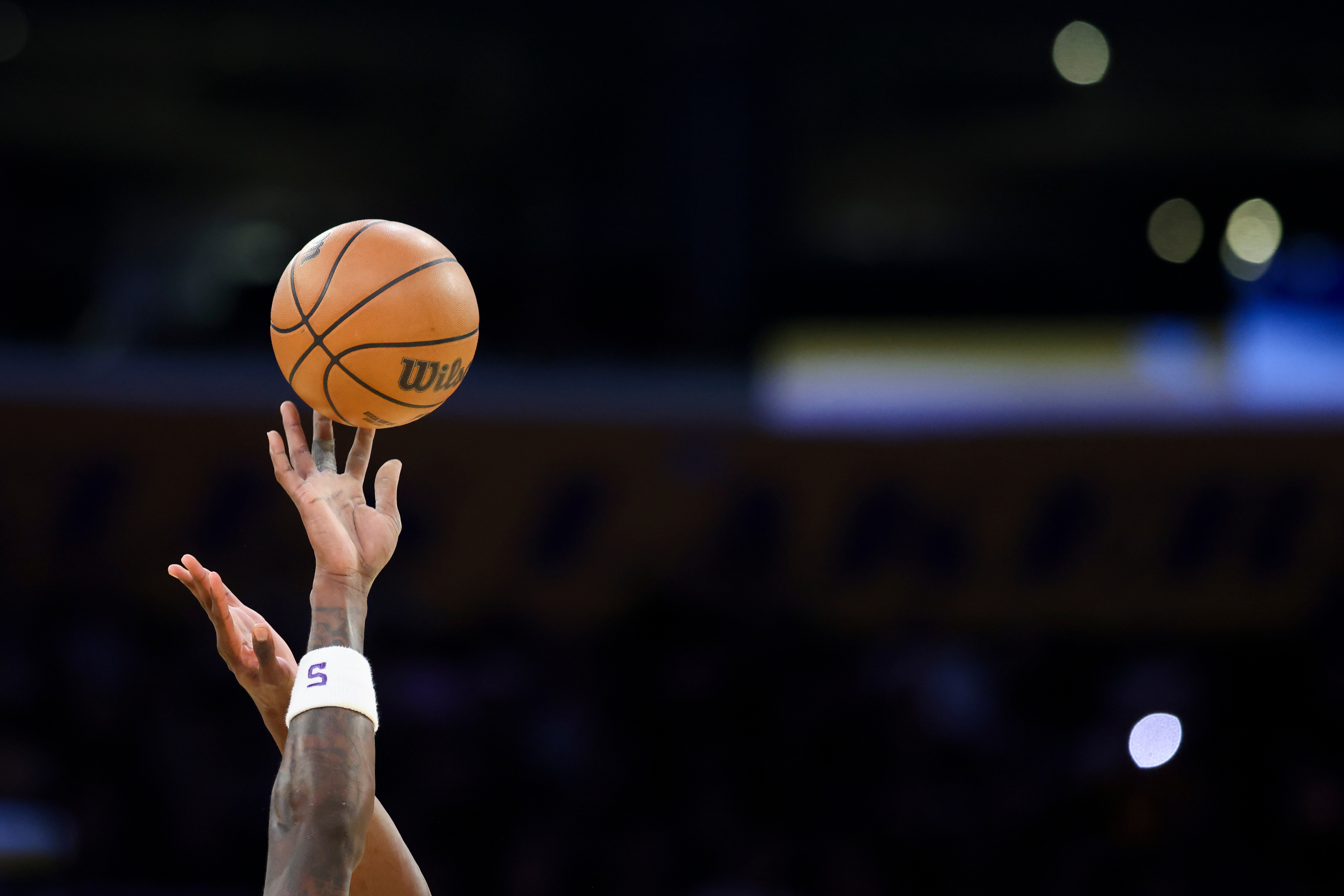 1776861518-A detail view of the hand of Los Angeles Lakers center Deandre Ayton (5) winning the jump ball over New Orleans Pelicans center Yves Missi, back, during the first half of an NBA basketball game, Sunday, Nov. 30, 2025, in Los Angeles. (AP Photo/